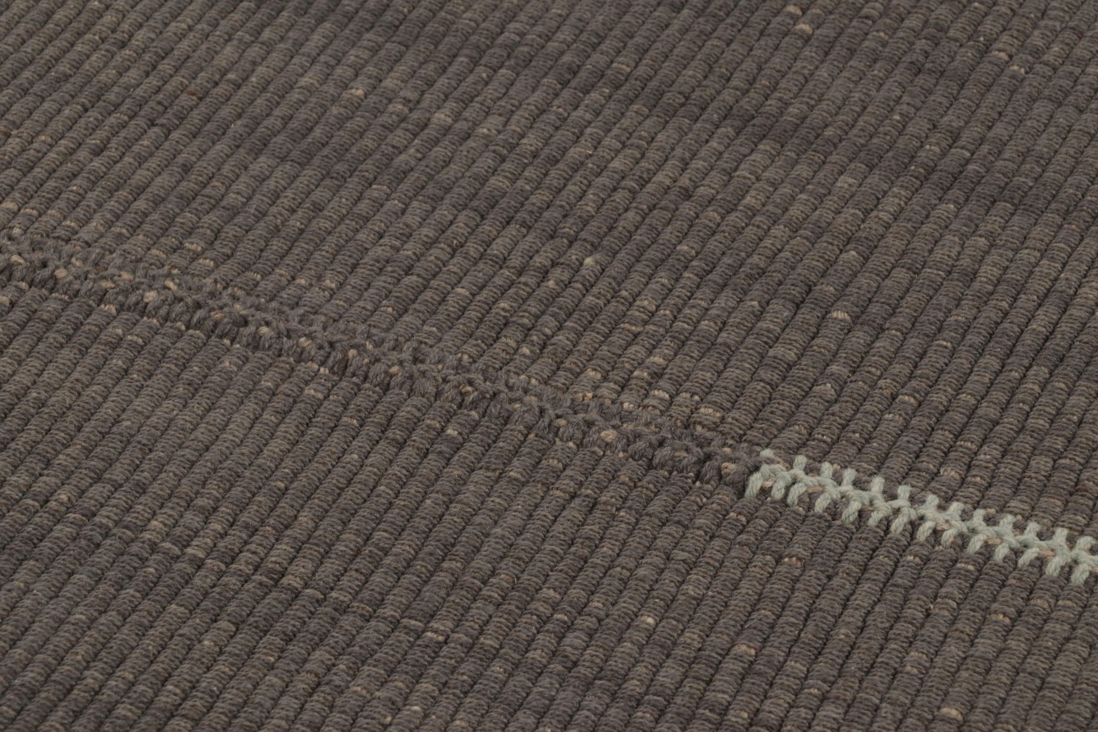 Afghan Rug & Kilim's Accent Kilim, rayures texturées grises avec accents beiges en vente