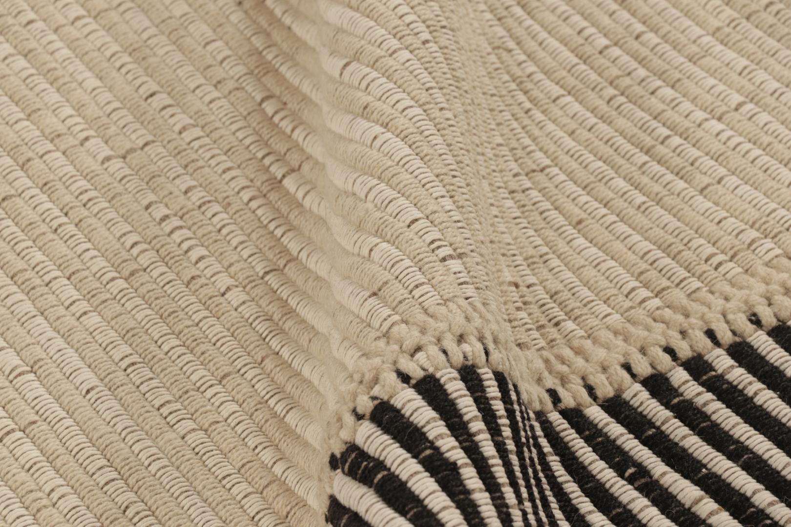 Rug & Kilim's Accent Kilim, tapis carré à rayures audacieuses et texturées blanches et noires Neuf - En vente à Long Island City, NY