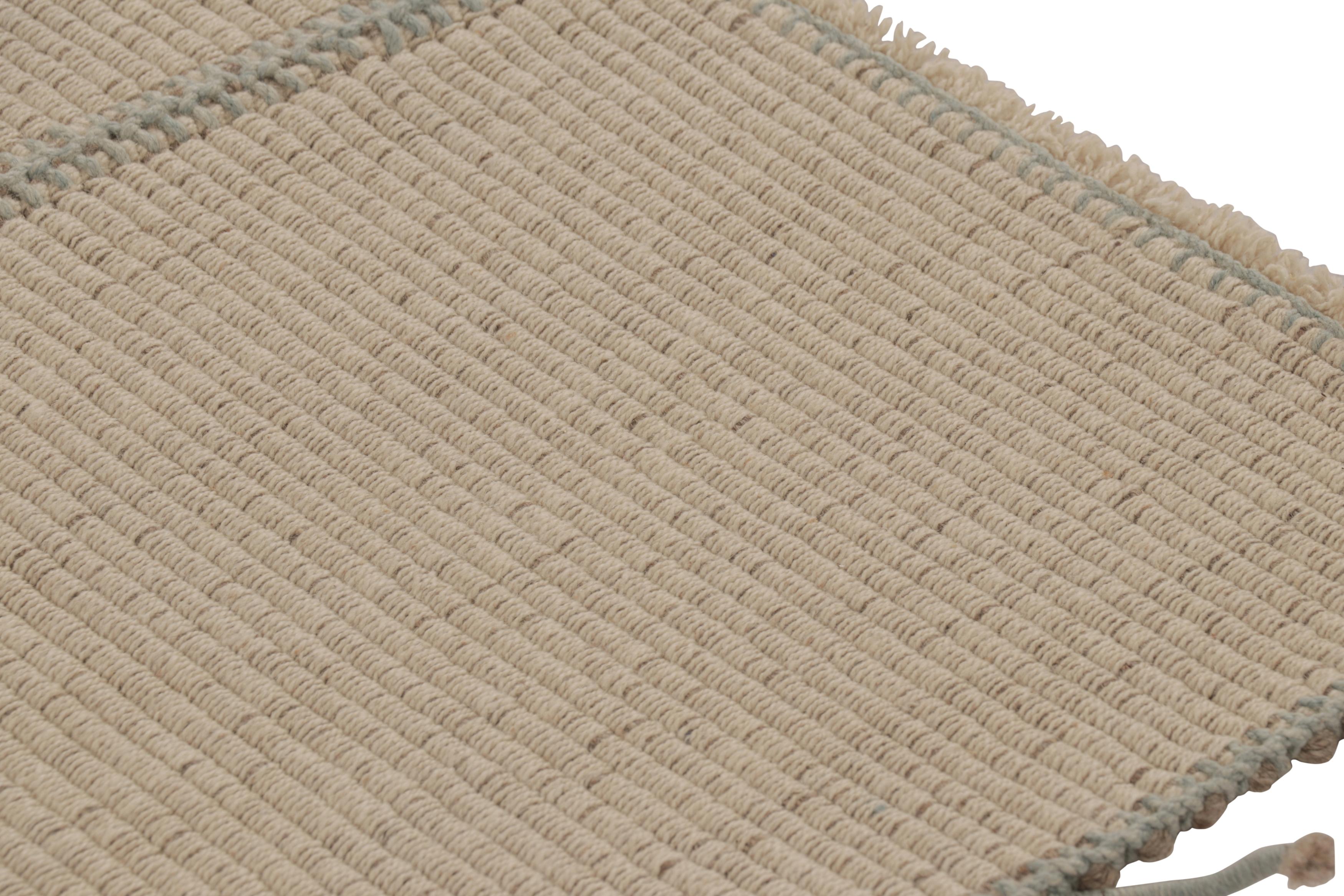 Afghano Rug & Kilim è un tappeto quadrato a strisce beige e azzurre con accenti di Rug & Kilim. in vendita