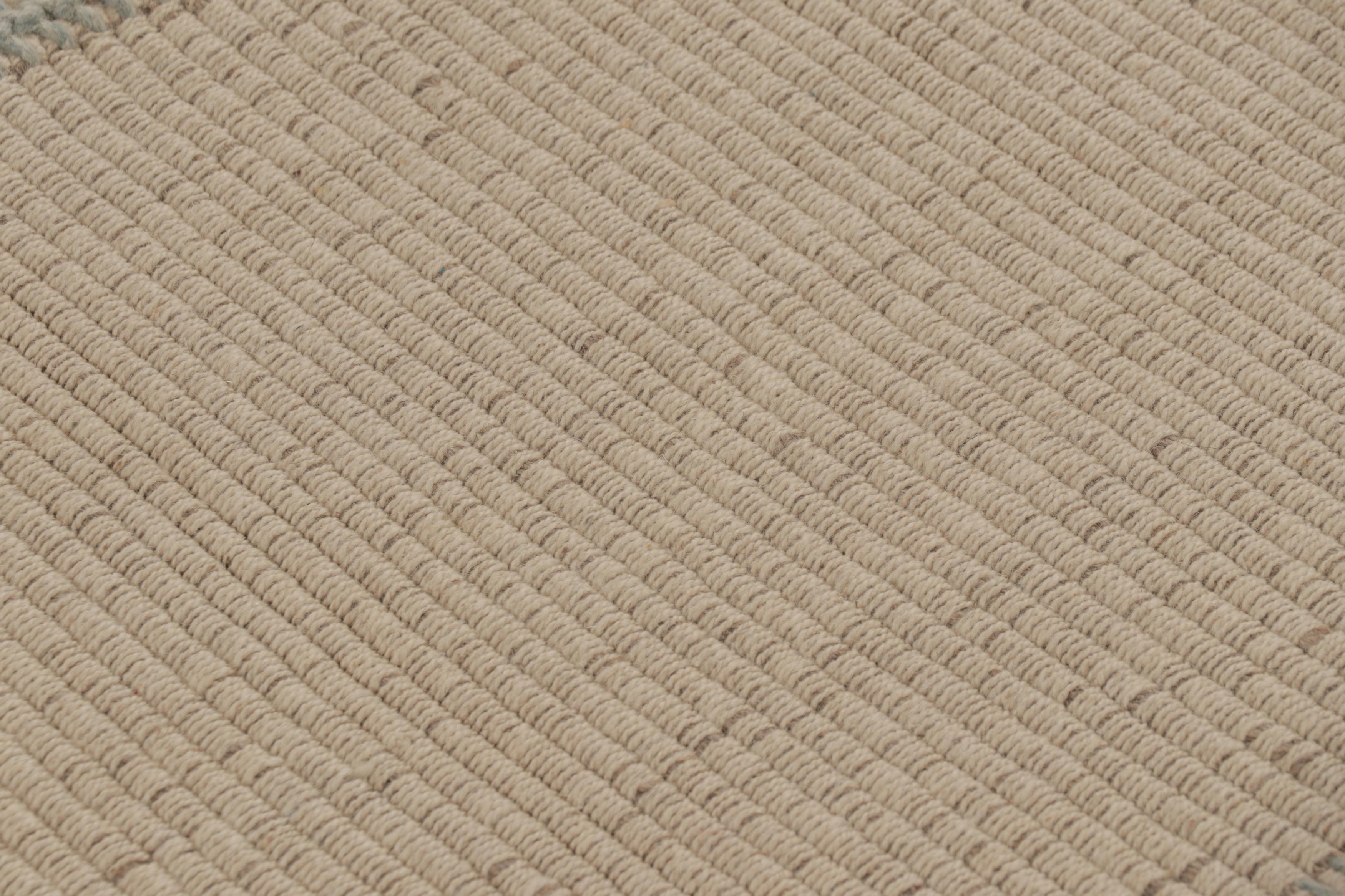 Tessuto a mano Rug & Kilim è un tappeto quadrato a strisce beige e azzurre con accenti di Rug & Kilim. in vendita