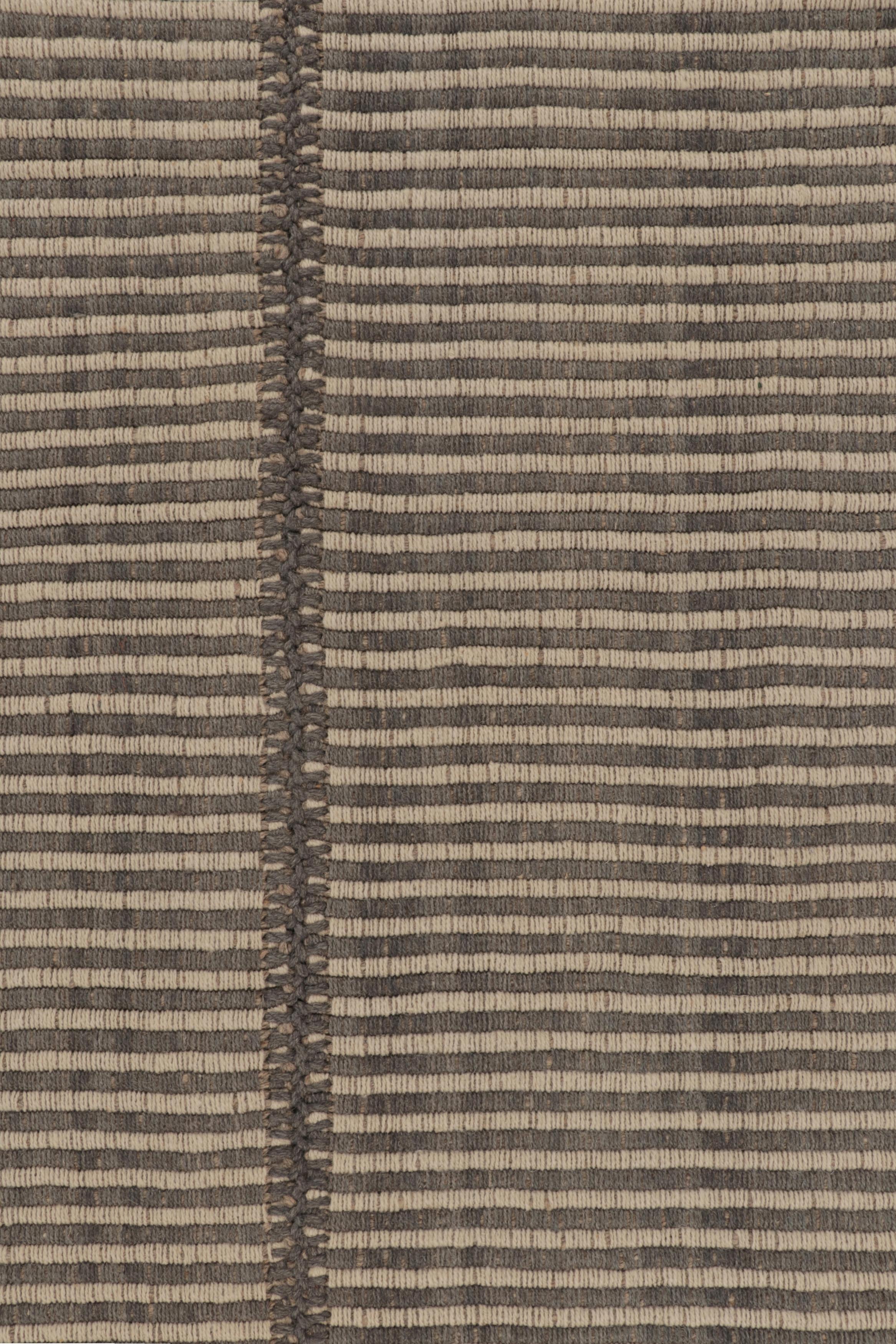 Tessuto a mano in lana, questo Kilim contemporaneo 4x5 fa parte di una nuova ed entusiasmante collezione di Rug & Kilim a tessitura piatta e personalizzabile.

Sul design:

