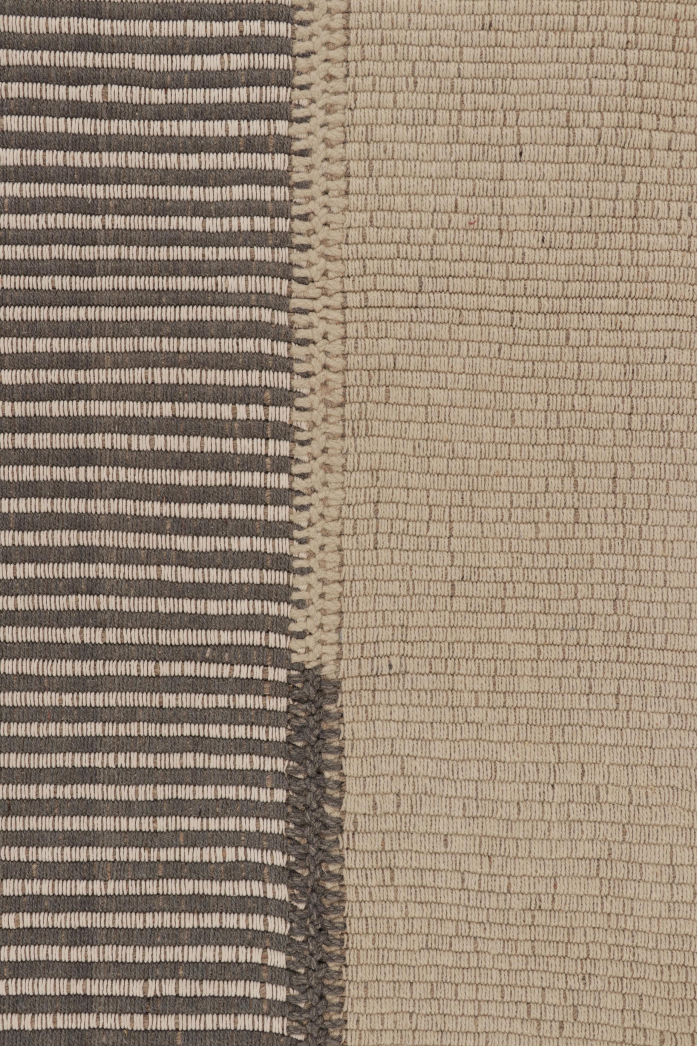 Tessuto a mano in lana, questo Kilim contemporaneo 4x5 fa parte di una nuova ed entusiasmante collezione di Rug & Kilim a tessitura piatta e personalizzabile.

Sul design:

