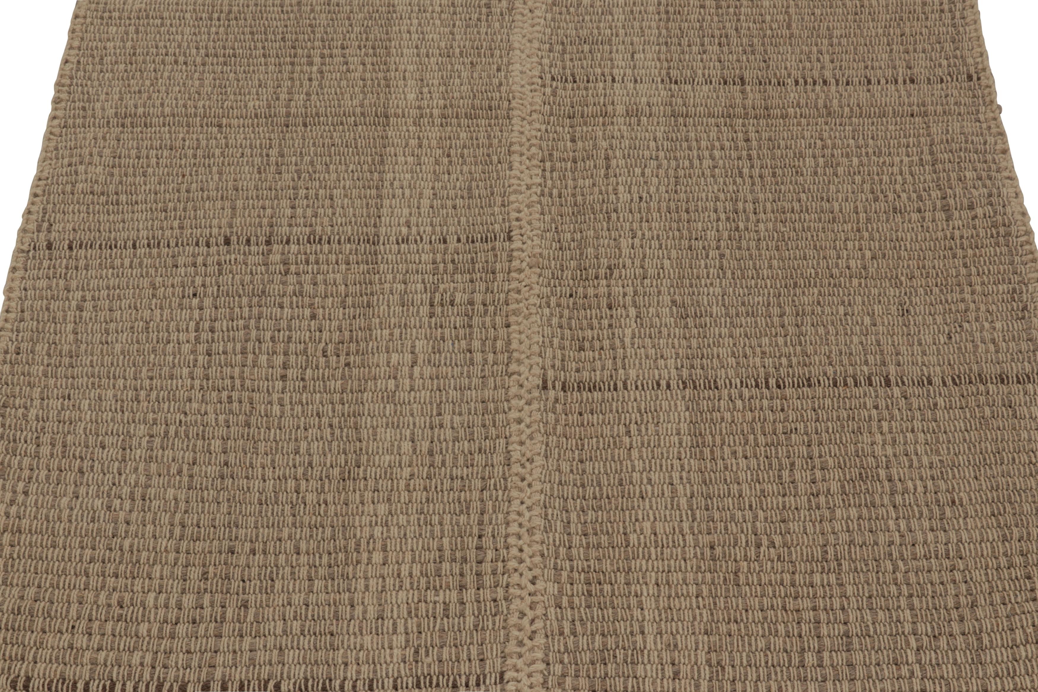 Alfombra cuadrada Accent Kilim, de Rug & Kilim, con rayas texturadas en beige y marrón Moderno en venta