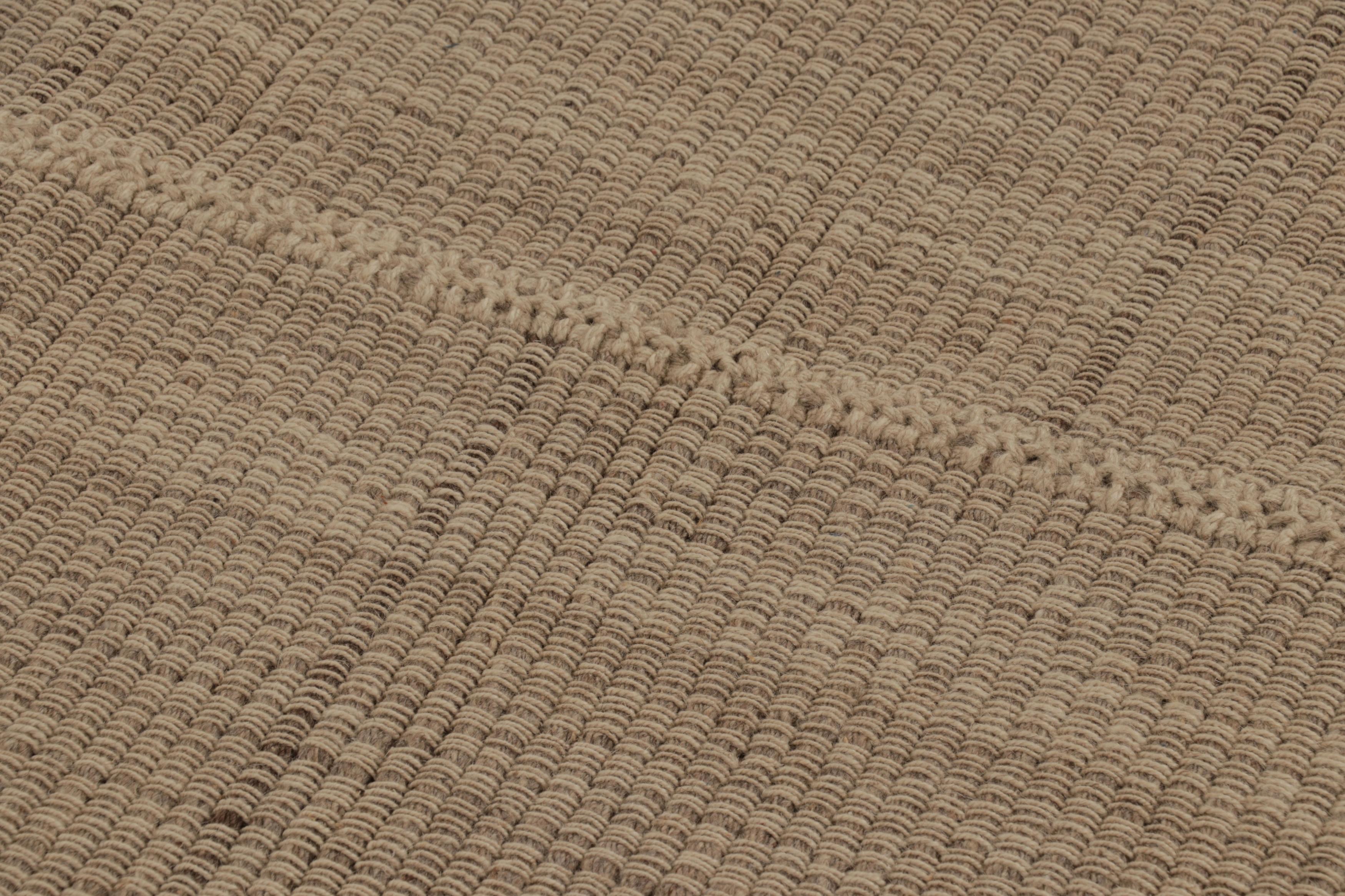Alfombra cuadrada Accent Kilim, de Rug & Kilim, con rayas texturadas en beige y marrón Afgano en venta