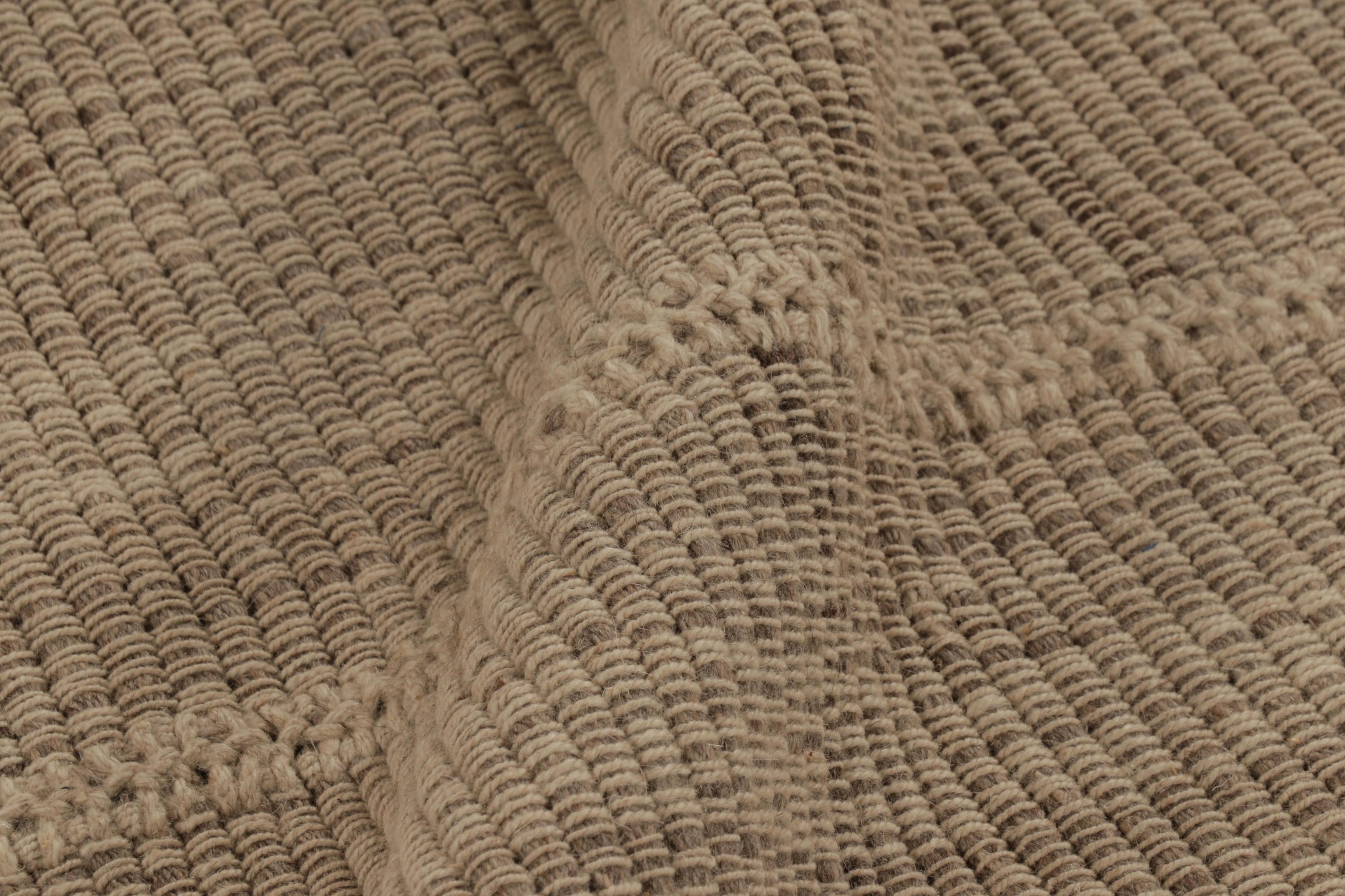 Alfombra cuadrada Accent Kilim, de Rug & Kilim, con rayas texturadas en beige y marrón en Nuevo estado para la venta en Long Island City, NY