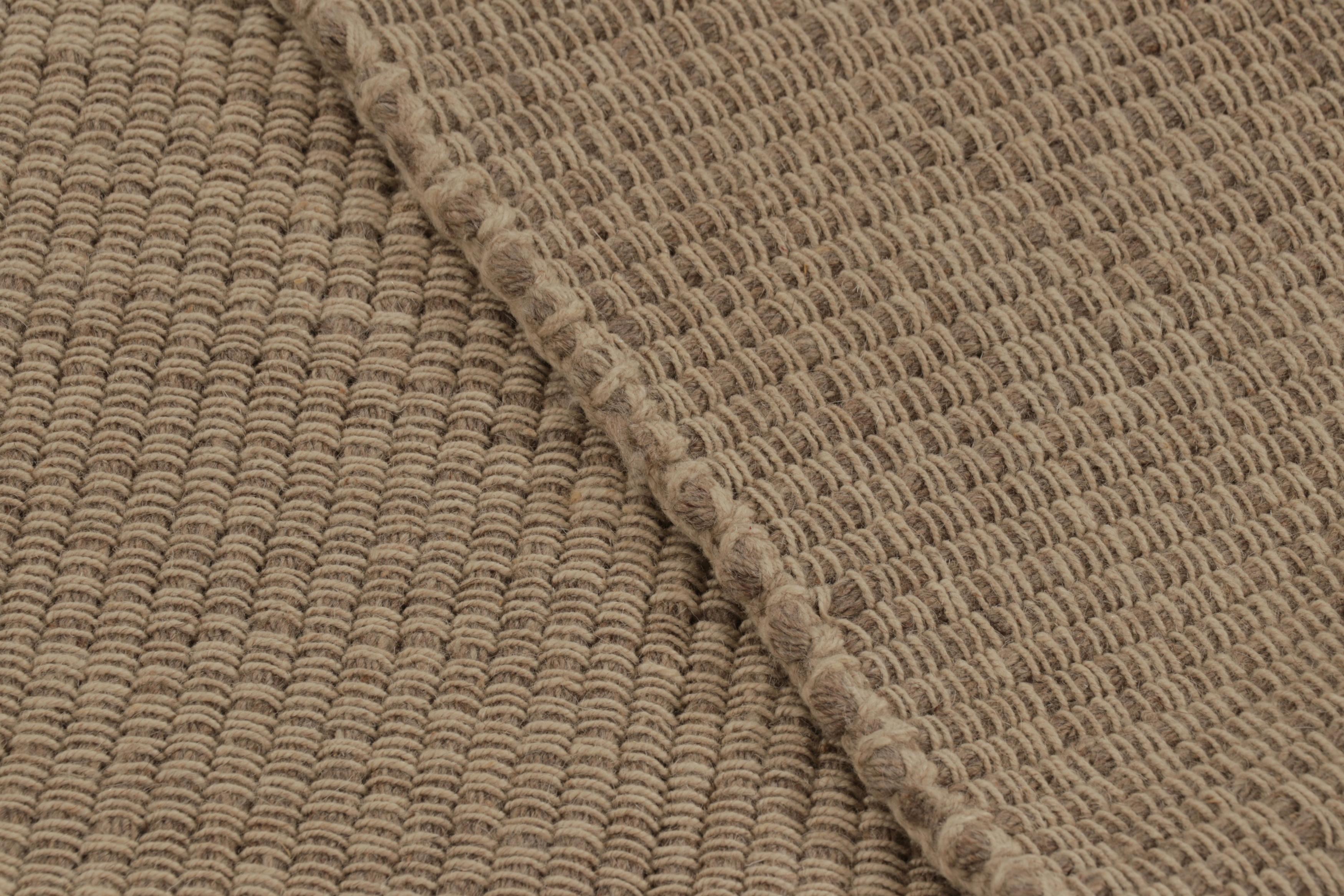 Alfombra cuadrada Accent Kilim, de Rug & Kilim, con rayas texturadas en beige y marrón Siglo XXI y contemporáneo en venta