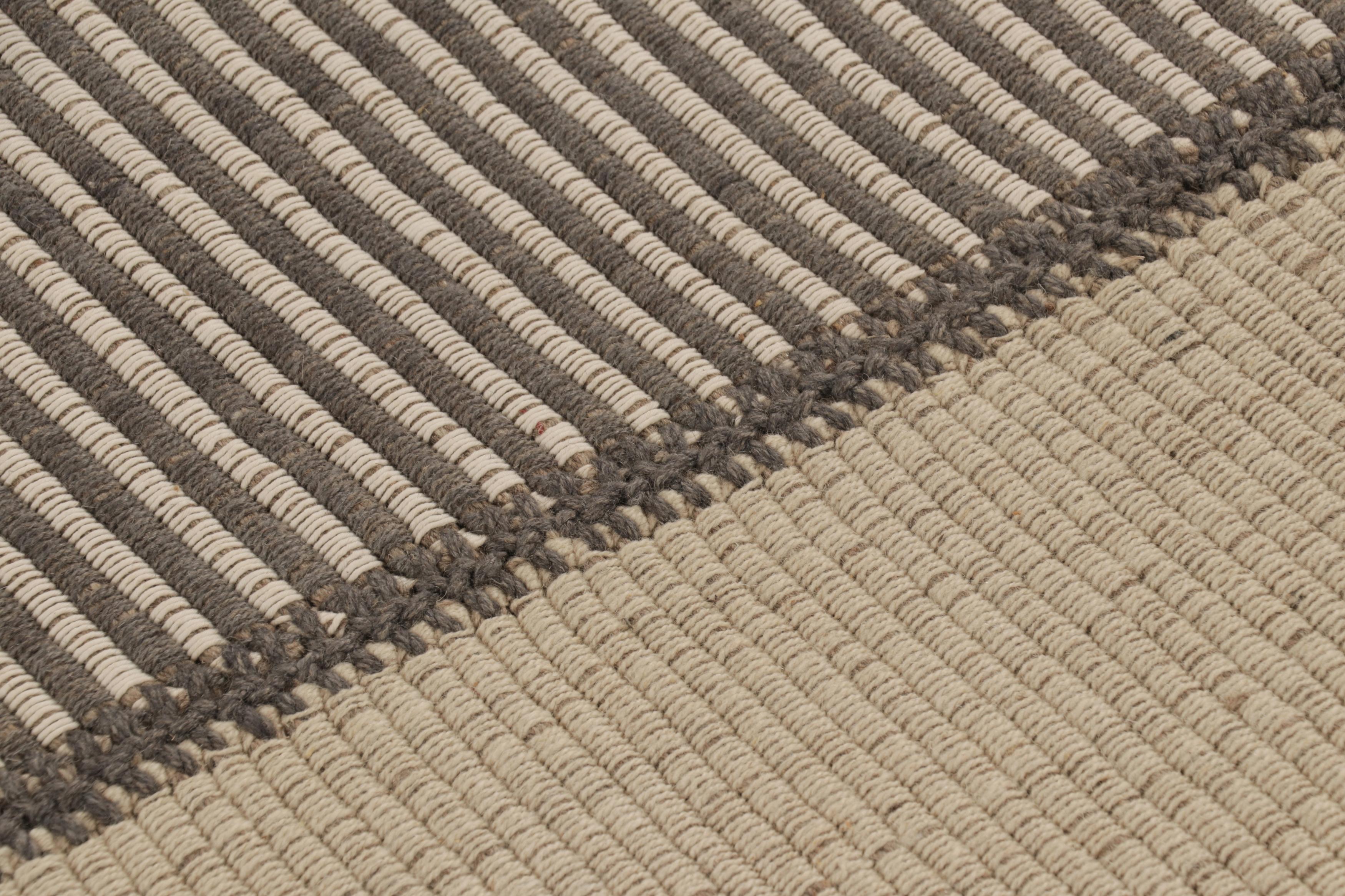 Tessuto a mano in lana, questo Kilim contemporaneo 4x5 fa parte di una nuova ed entusiasmante collezione di Rug & Kilim a tessitura piatta e personalizzabile.

Sul design:

