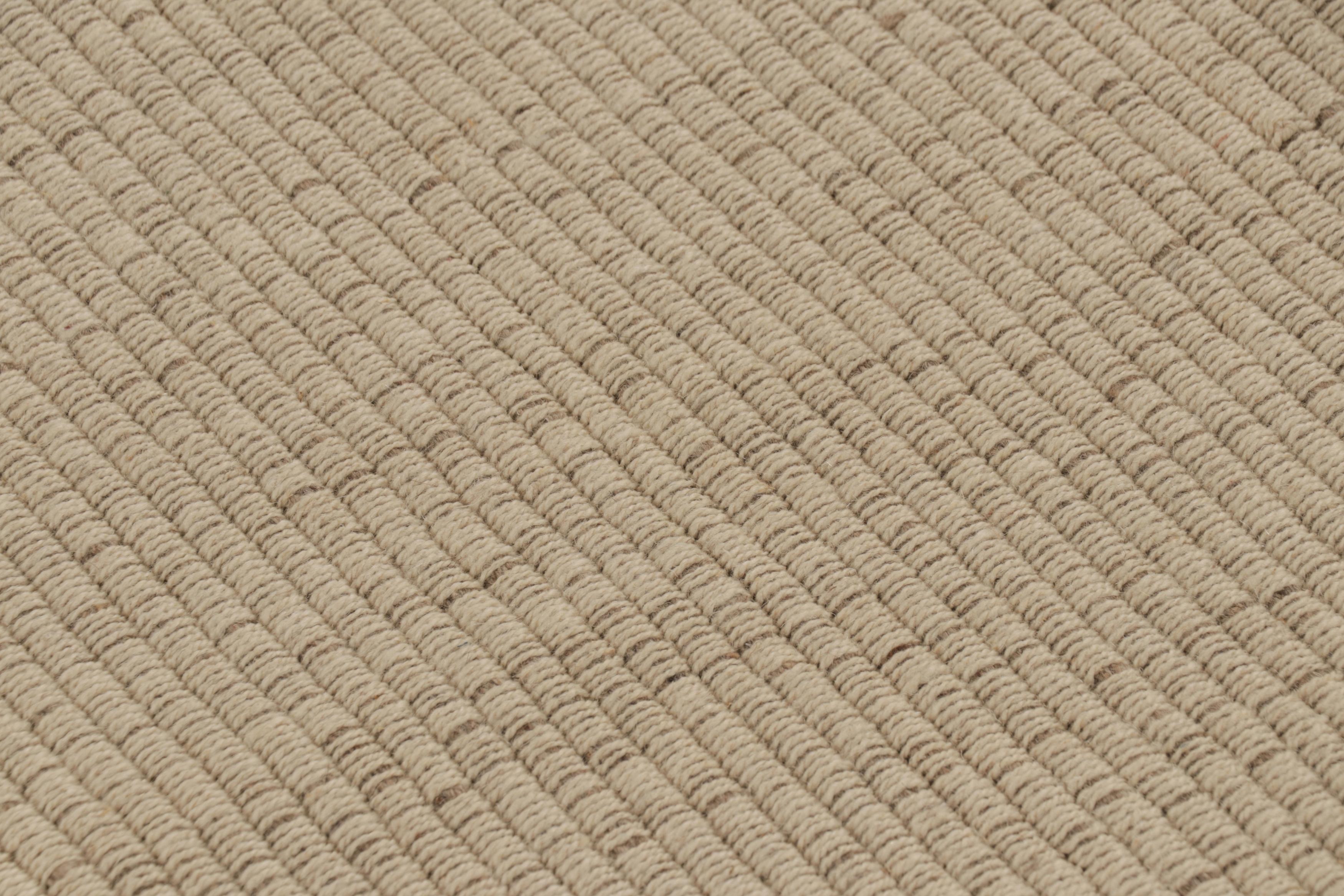 Lana Rug & Kilim è un tappeto quadrato con strisce beige e grigie. in vendita