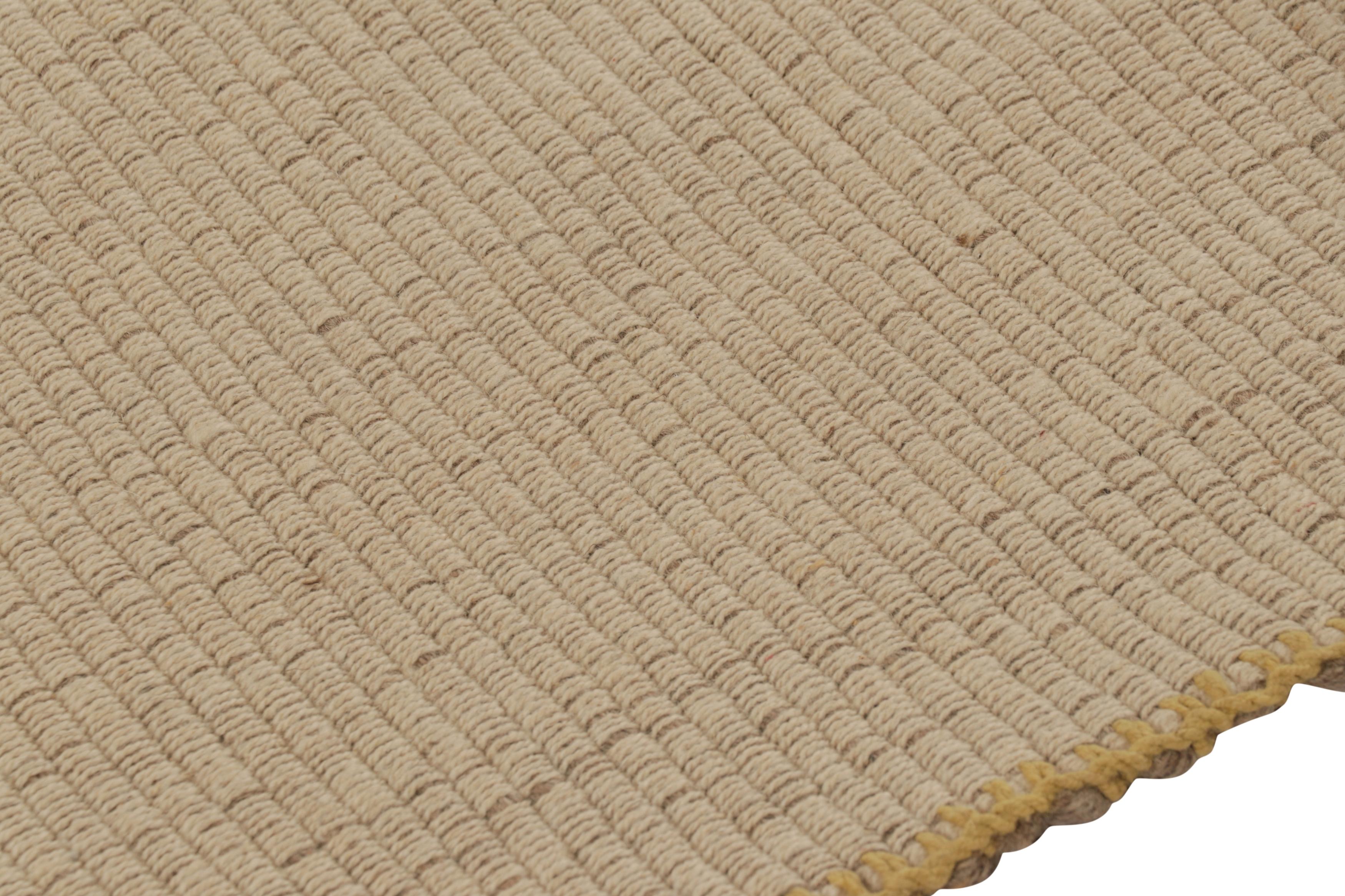 Rug & Kilim's Accent Kilim, tapis carré à rayures texturées beige et moutarde Neuf - En vente à Long Island City, NY