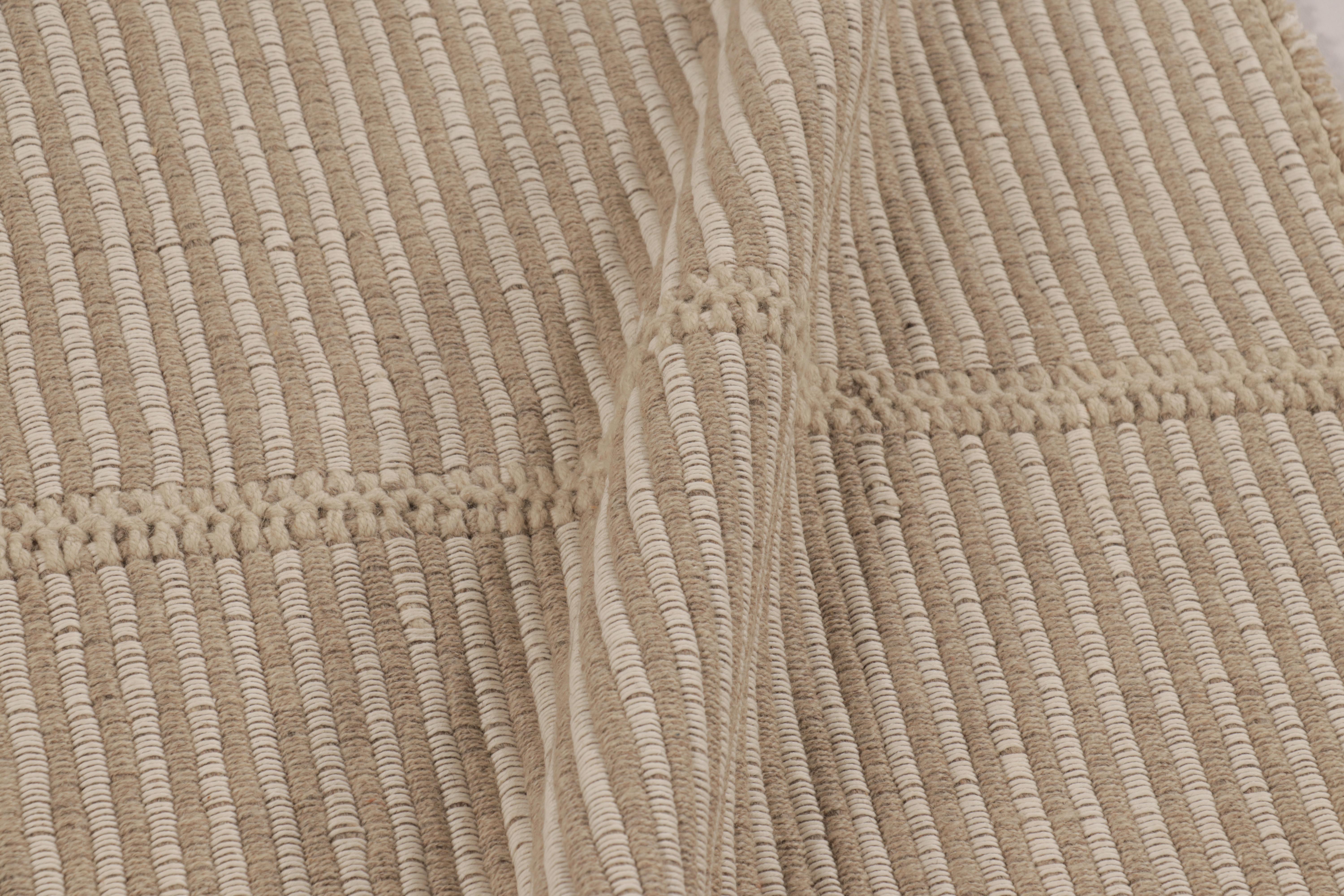 Rug & Kilim's Accent Kilim, tapis carré à rayures texturées beige et taupe Neuf - En vente à Long Island City, NY