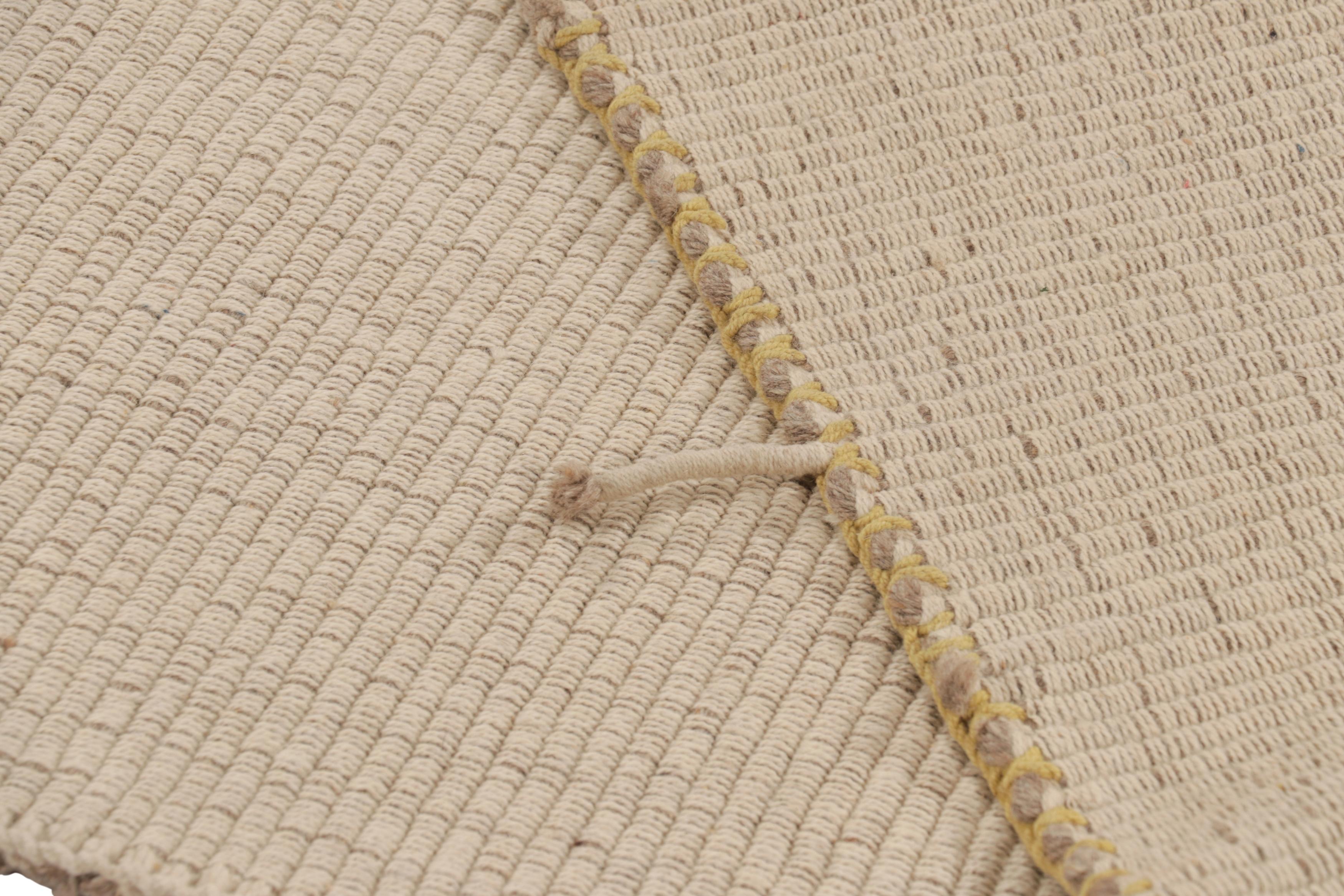 Laine Rug & Kilim's Accent Kilim, tapis carré à rayures texturées crème et jaunes en vente