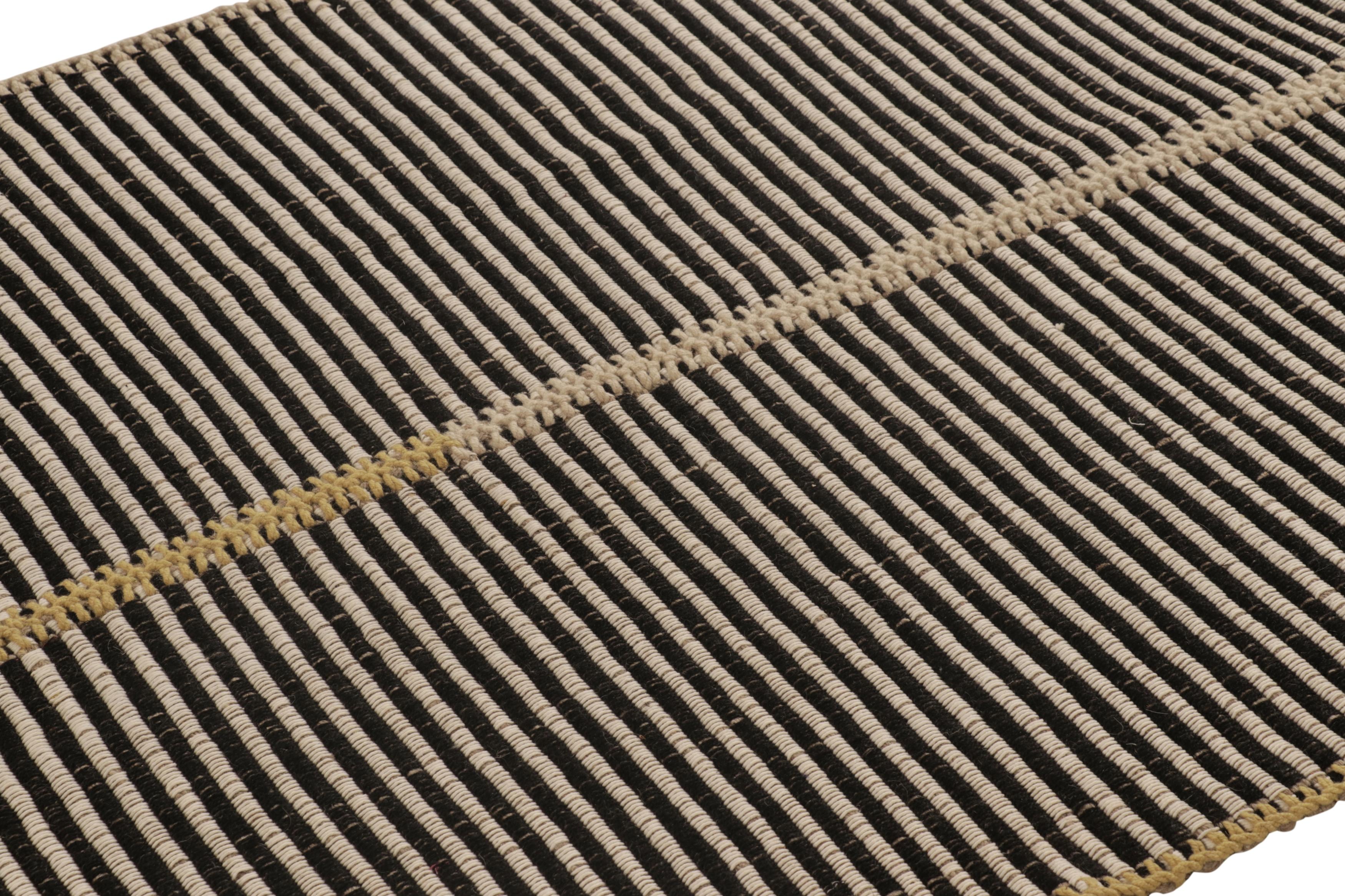 Tejido a mano en lana, este kilim contemporáneo de 4x5 es de una nueva y emocionante colección de tejido plano a medida de Rug & Kilim.

Sobre el diseño:

