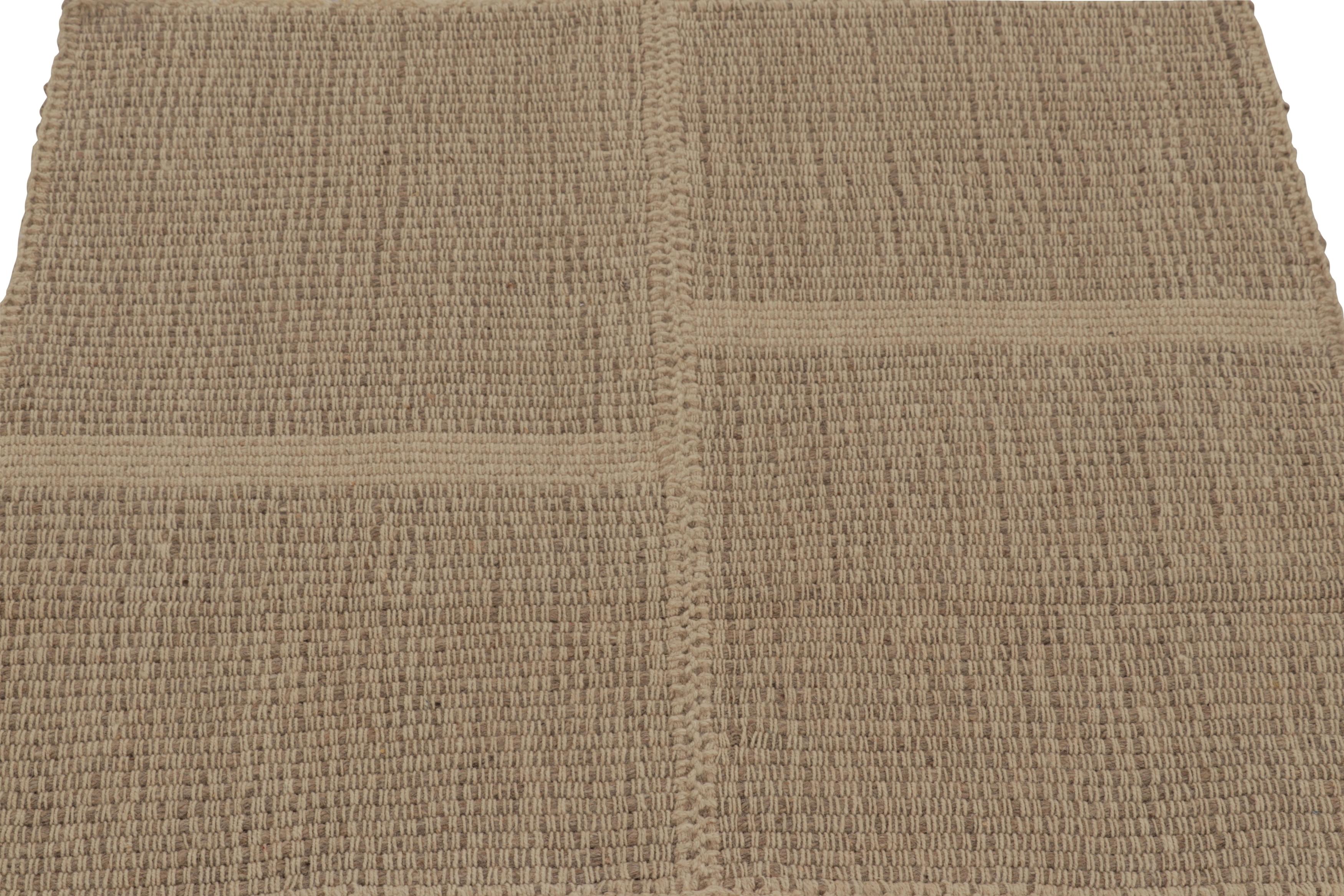  Dieser moderne 3x3-Kilim aus handgewebter Wolle stammt aus einer aufregenden neuen Flachgewebe-Kollektion von Rug & Kilim, die nach Maß gefertigt wird. 

Über das Design:
