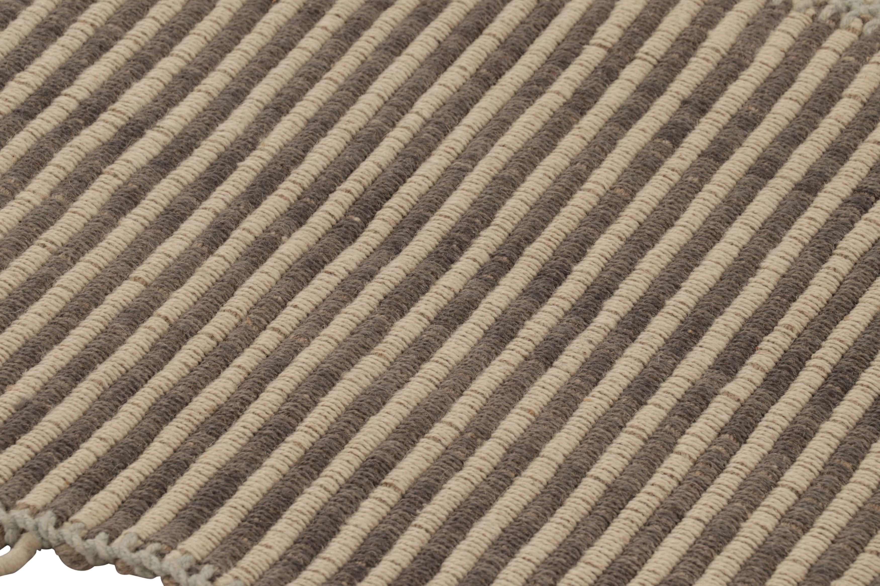 Afghano Rug & Kilim è un kilim d'accento a strisce beige e marroni. in vendita
