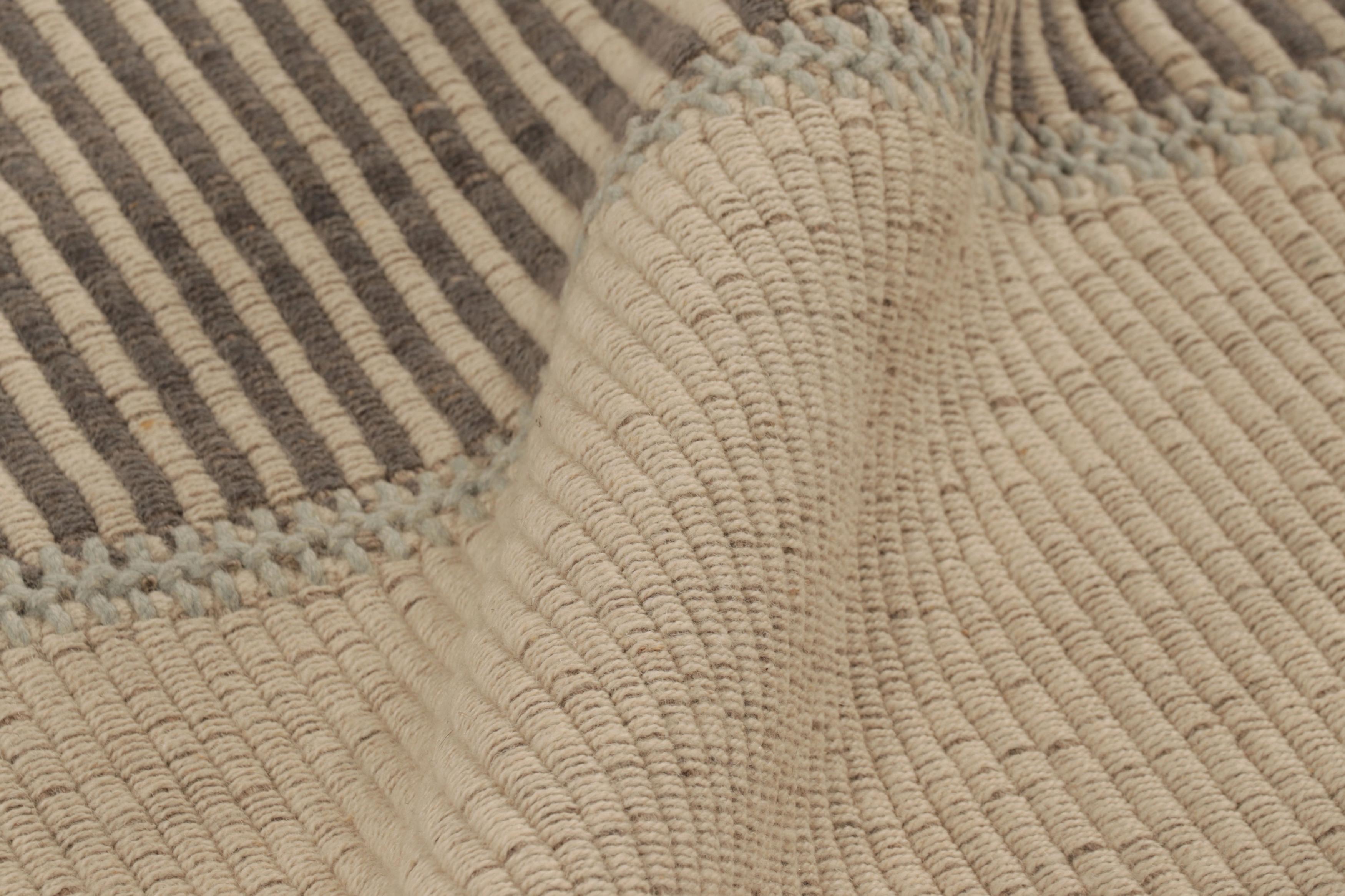 Rug & Kilim è un kilim d'accento a strisce beige e marroni. In condizioni Nuovo in vendita a Long Island City, NY