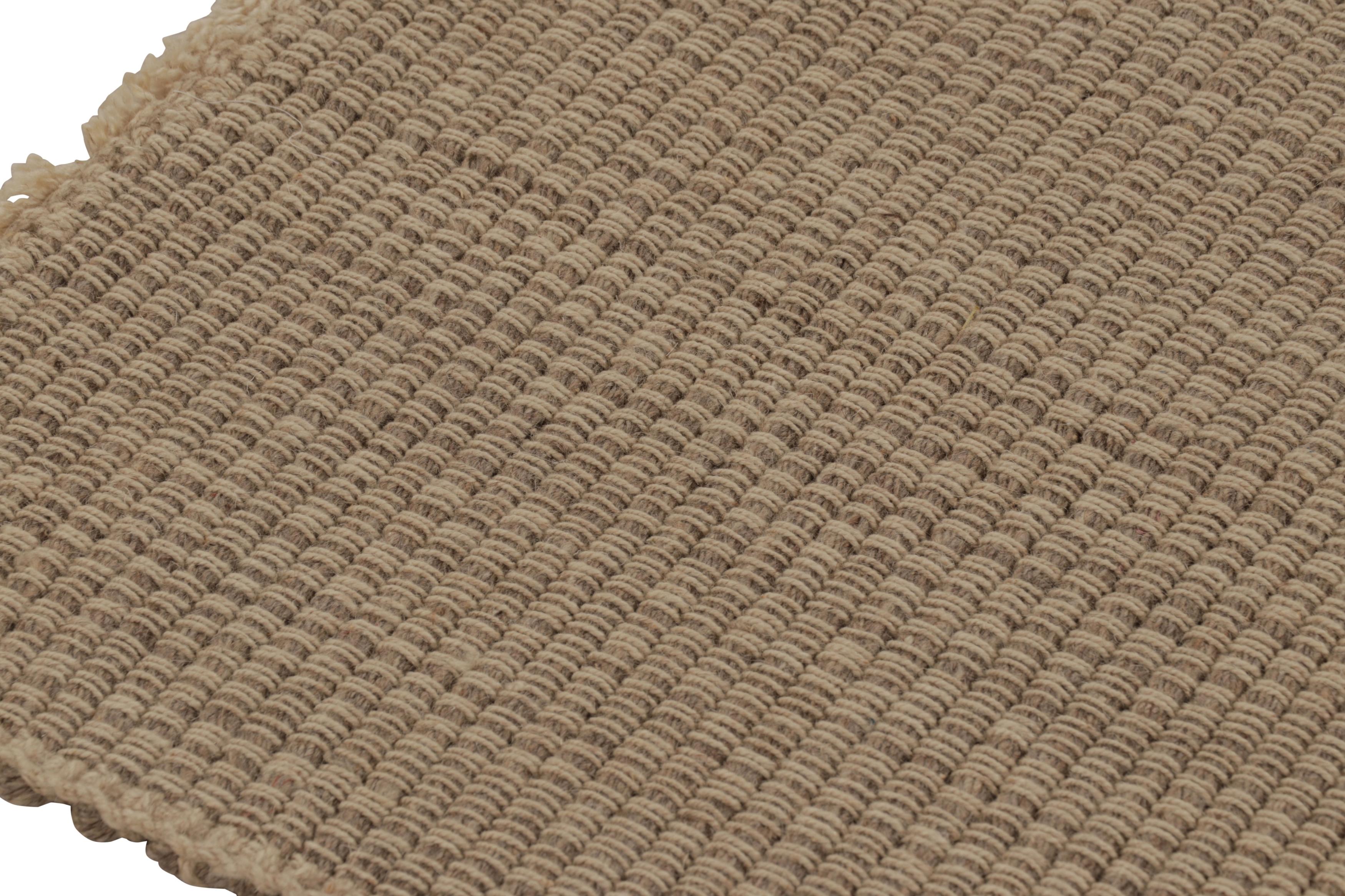 Rug & Kilim's Akzent-Kilim mit strukturierten Streifen in Beige und Braun (Wolle) im Angebot