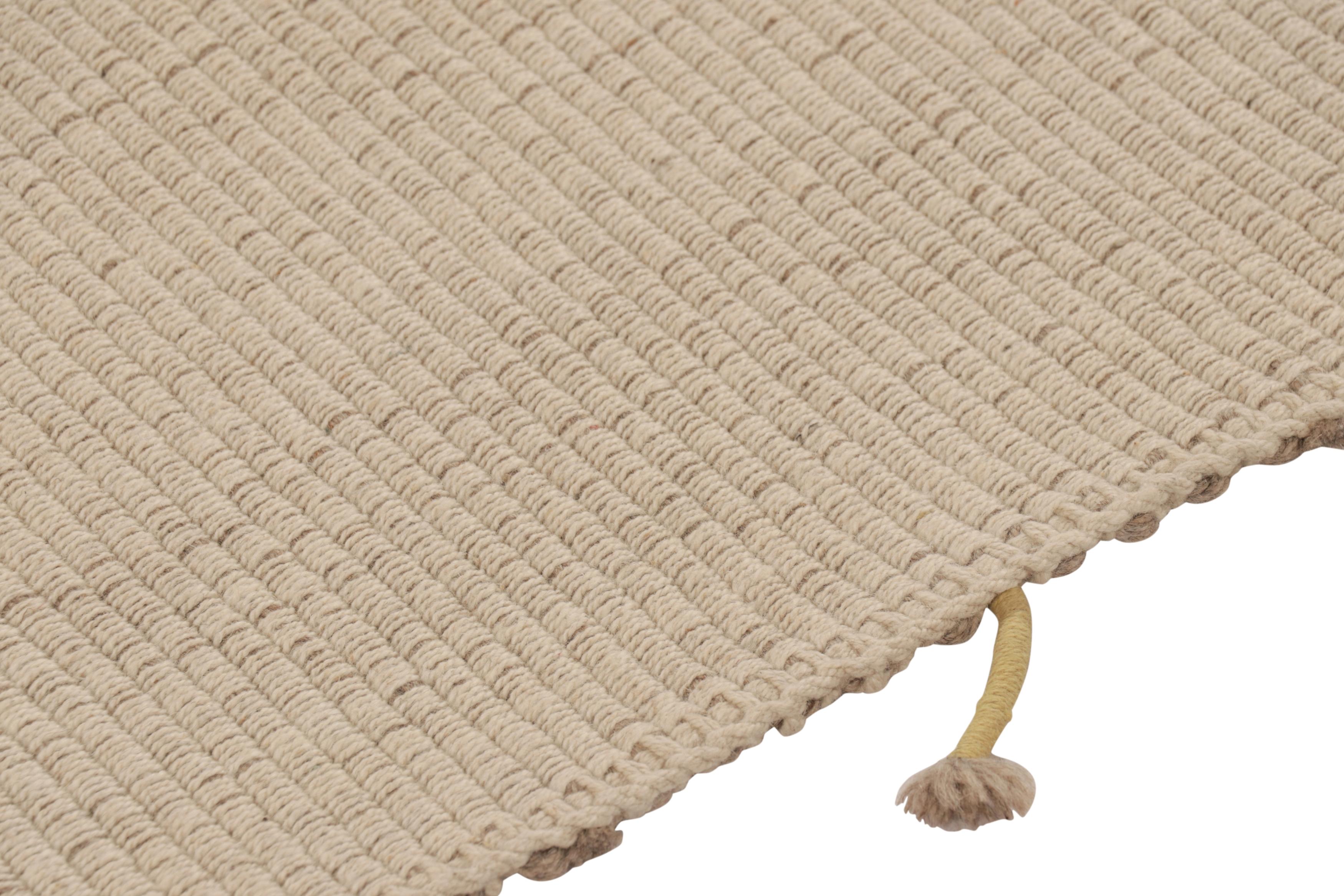 Rug & Kilim's Accent Kilim with Textural Cream-White and Gold Stripes (tapis d'accent avec des rayures texturées crème, blanches et dorées) Neuf - En vente à Long Island City, NY