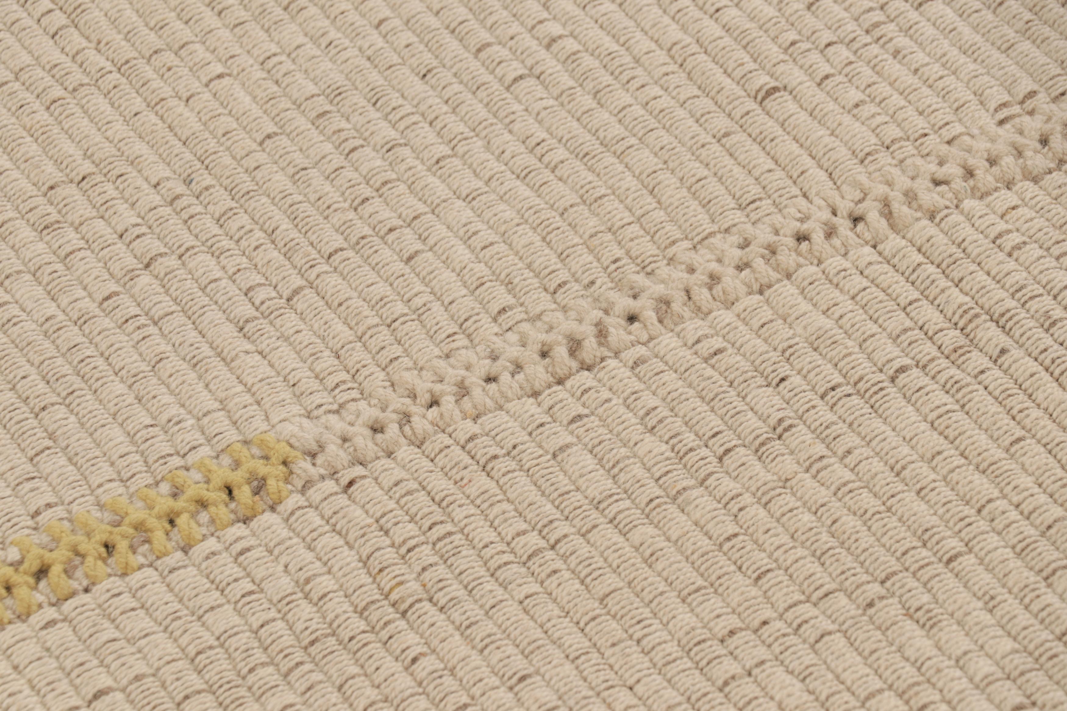 XXIe siècle et contemporain Rug & Kilim's Accent Kilim with Textural Cream-White and Gold Stripes (tapis d'accent avec des rayures texturées crème, blanches et dorées) en vente