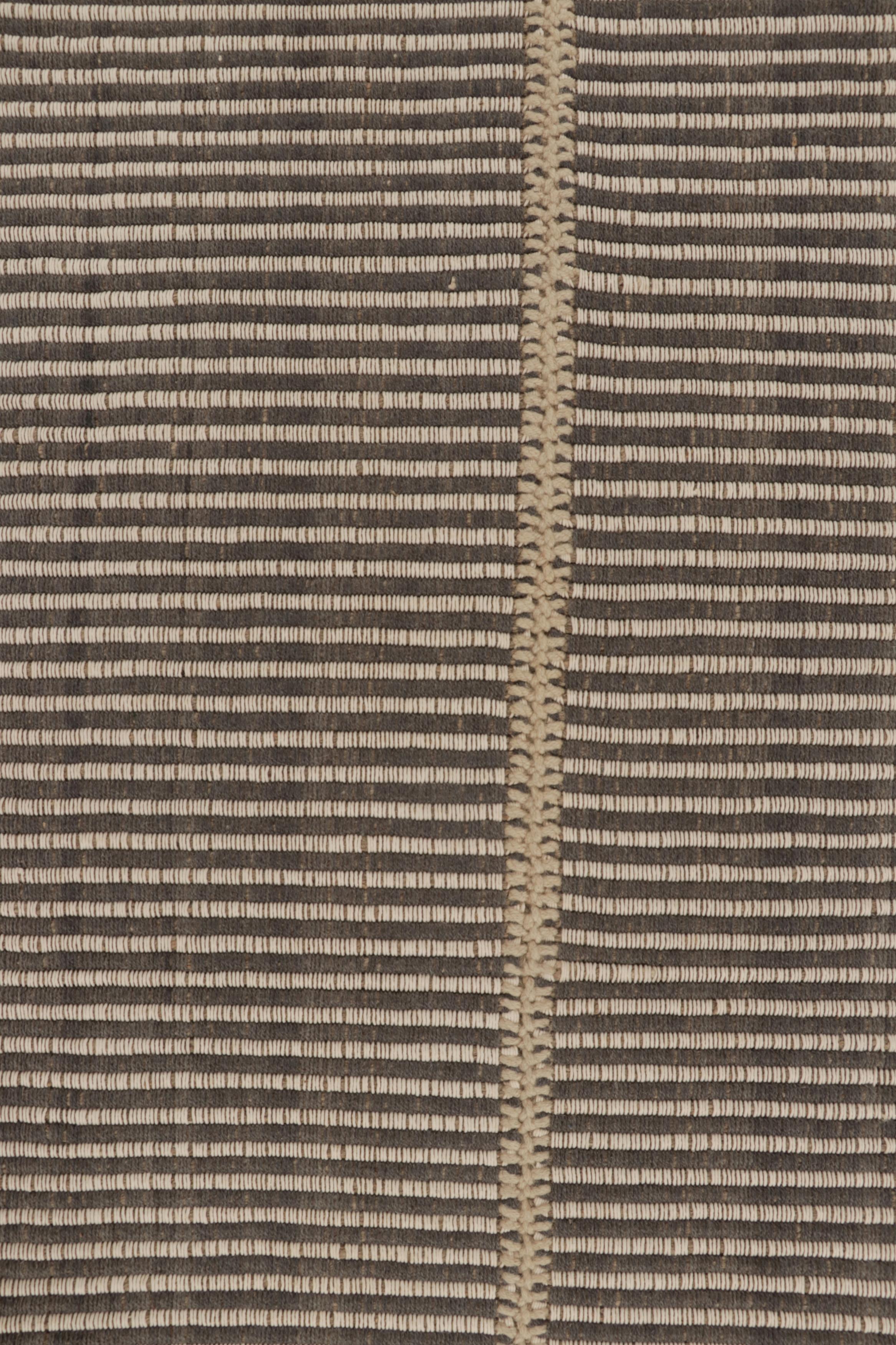 Tessuto a mano in lana, questo Kilim contemporaneo 4x5 fa parte di una nuova ed entusiasmante collezione di Rug & Kilim a tessitura piatta e personalizzabile.

Sul design:

