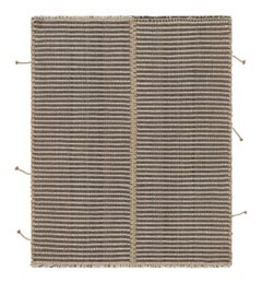 Rug & Kilim è un kilim d'accento a strisce bianche e grigie con accenti color crema.
