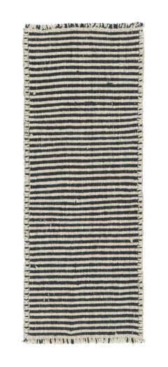 Der indische Dhurrie-Teppich von Rug & Kilim in kühlem, küstennahem Marineblau und weißen Streifen