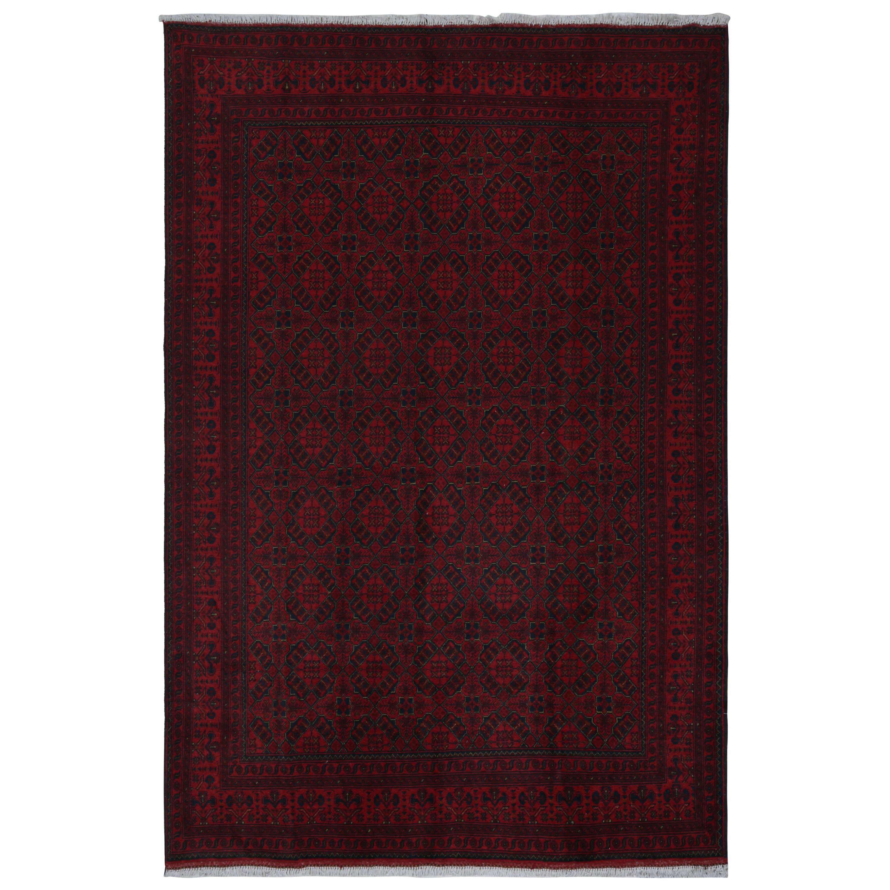 Rug & Kilims afghanischer Belutsch-Stammesteppich in Burgund und Blau mit geometrischen Mustern