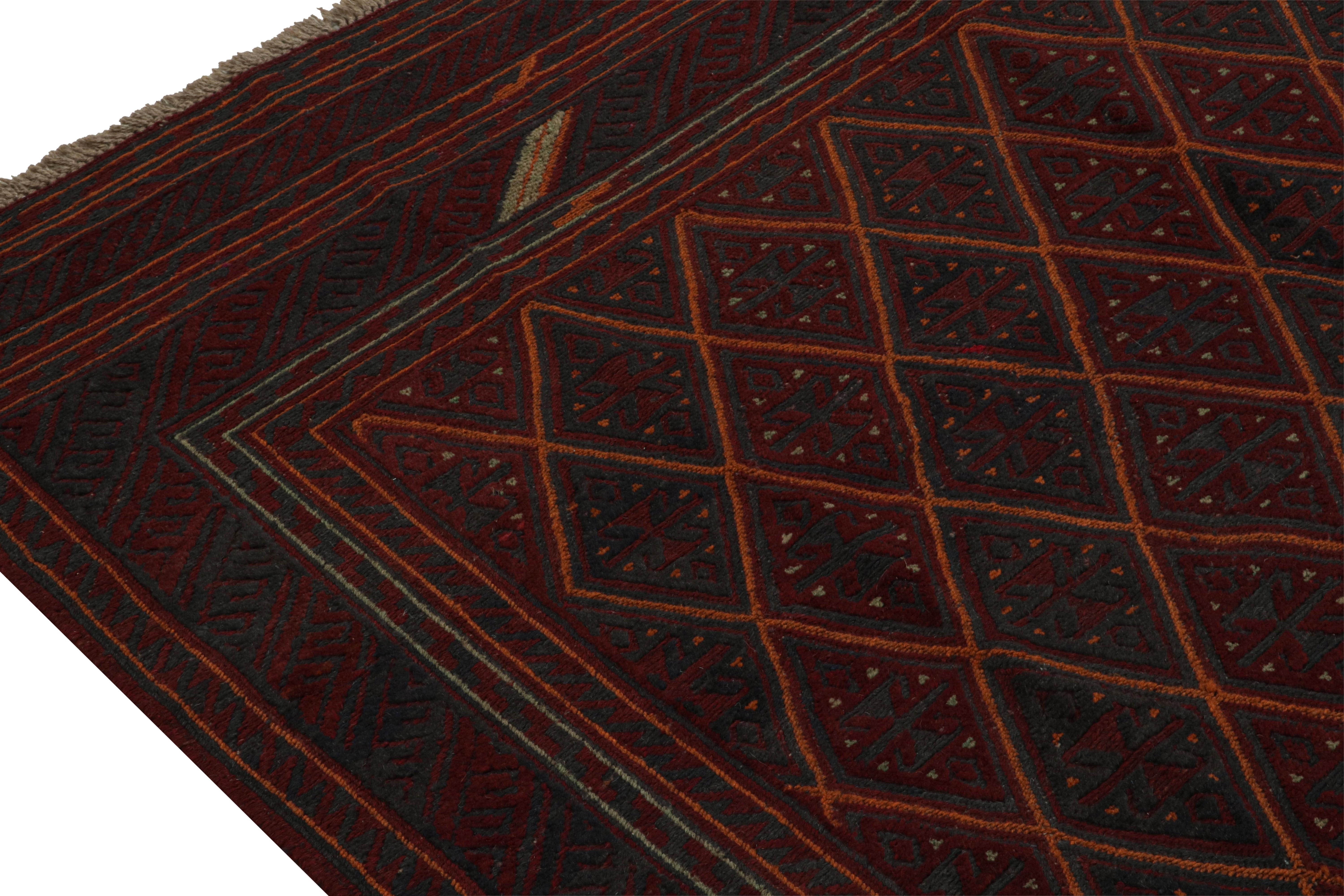 XXIe siècle et contemporain Rug & Kilim's Afghan Baluch Tribal Rug in Red with Geometric Patterns (tapis tribal afghan de Baluch en rouge avec des motifs géométriques) en vente