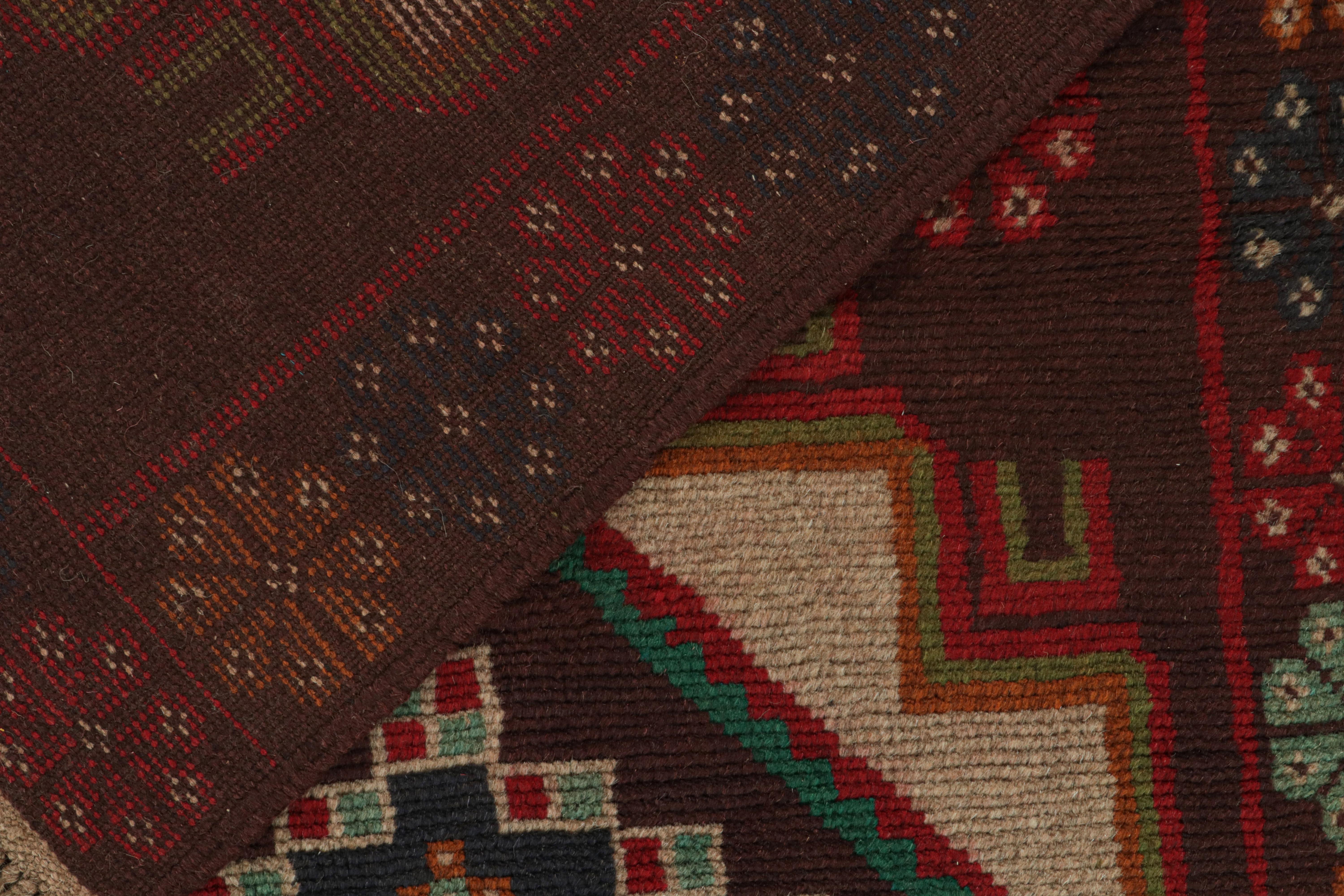 XXI secolo e contemporaneo Rug & Kilim è un tappeto tribale afghano Baluch nei toni del ruggine e con medaglioni geometrici. in vendita