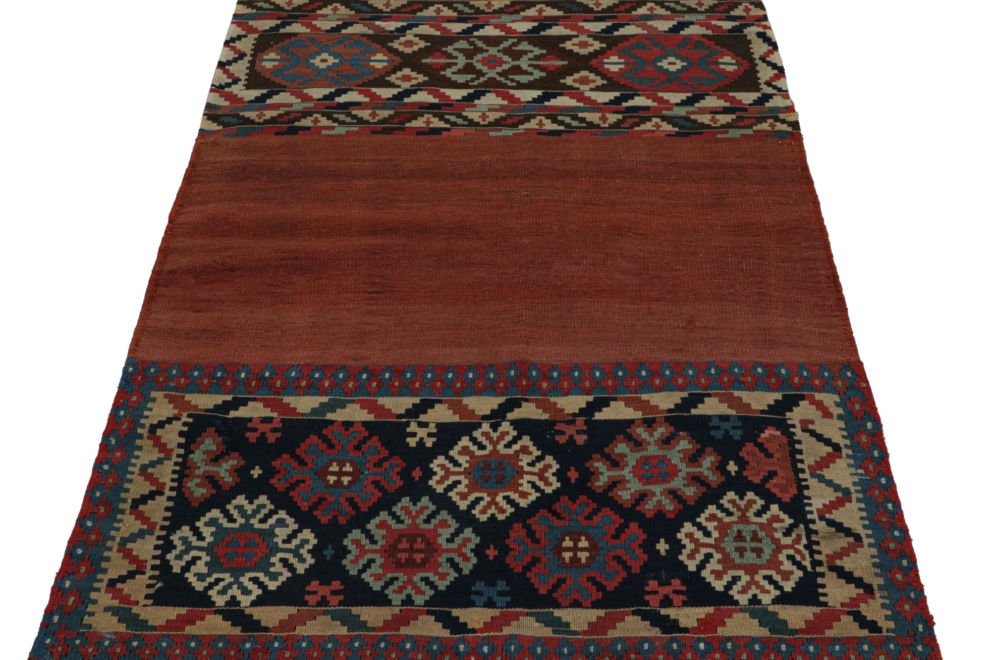 Moderne Rug & Kilim's Afghan Tribal Kilim Rug en rouge, avec motifs géométriques colorés en vente