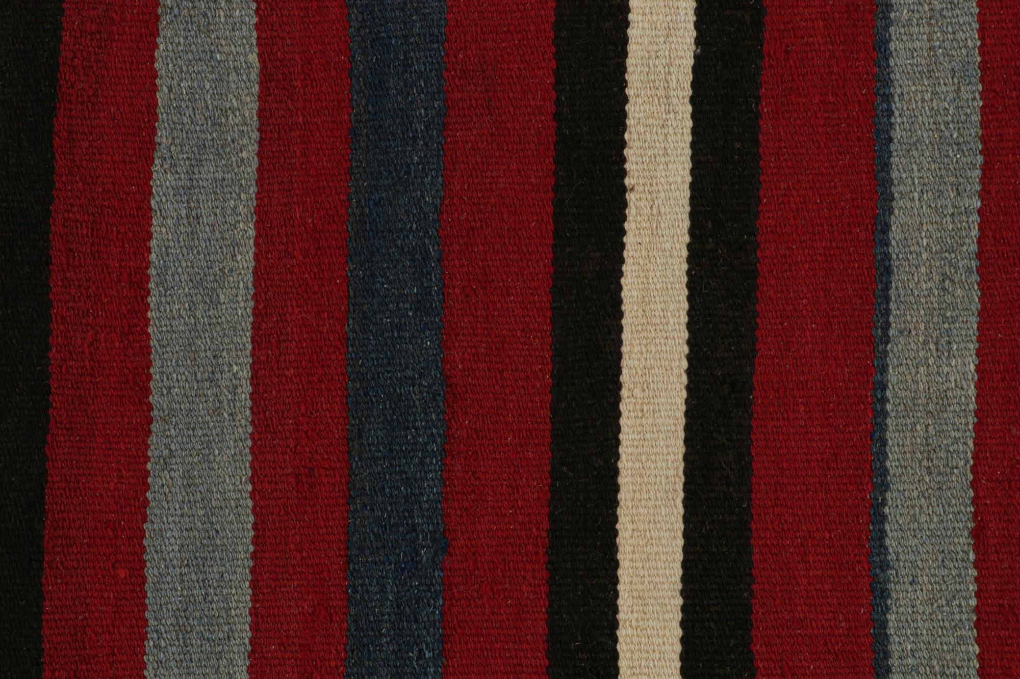 Rug & Kilim's Afghanischer Stammes-Kilimteppich in Rot mit geometrischen Streifenmustern (21. Jahrhundert und zeitgenössisch) im Angebot
