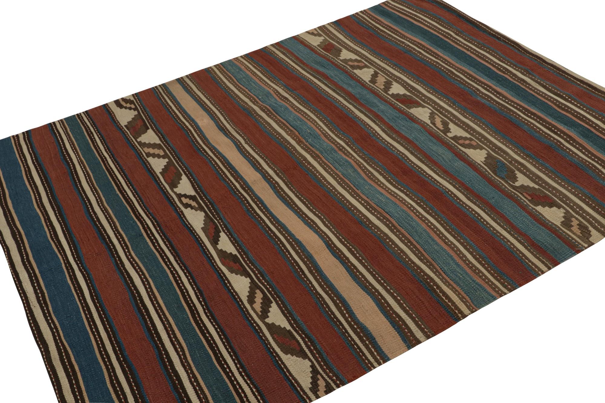 Dieser handgeknüpfte afghanische Stammeskelim im Format 5x6 repräsentiert eine neue Linie von Stammesteppichen in der Modern Classics Collection'S von Rug & Kilim. Jedes Stück repräsentiert die Arbeit von Weberinnen in Afghanistan, die die reiche