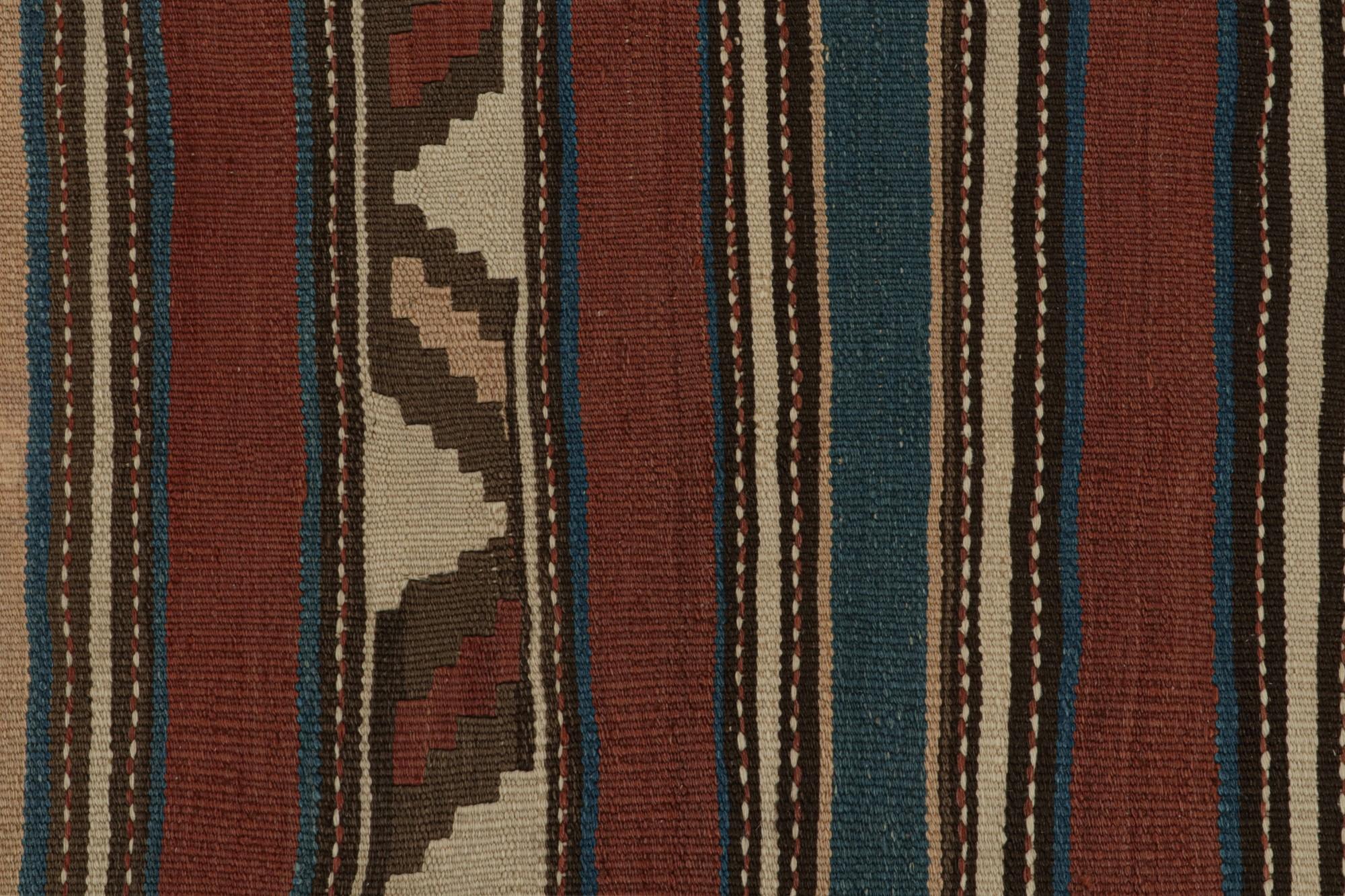 Afghanischer Stammes-Kilimteppich von Rug & Kilim in Rot mit Streifen und geometrischen Mustern (21. Jahrhundert und zeitgenössisch) im Angebot