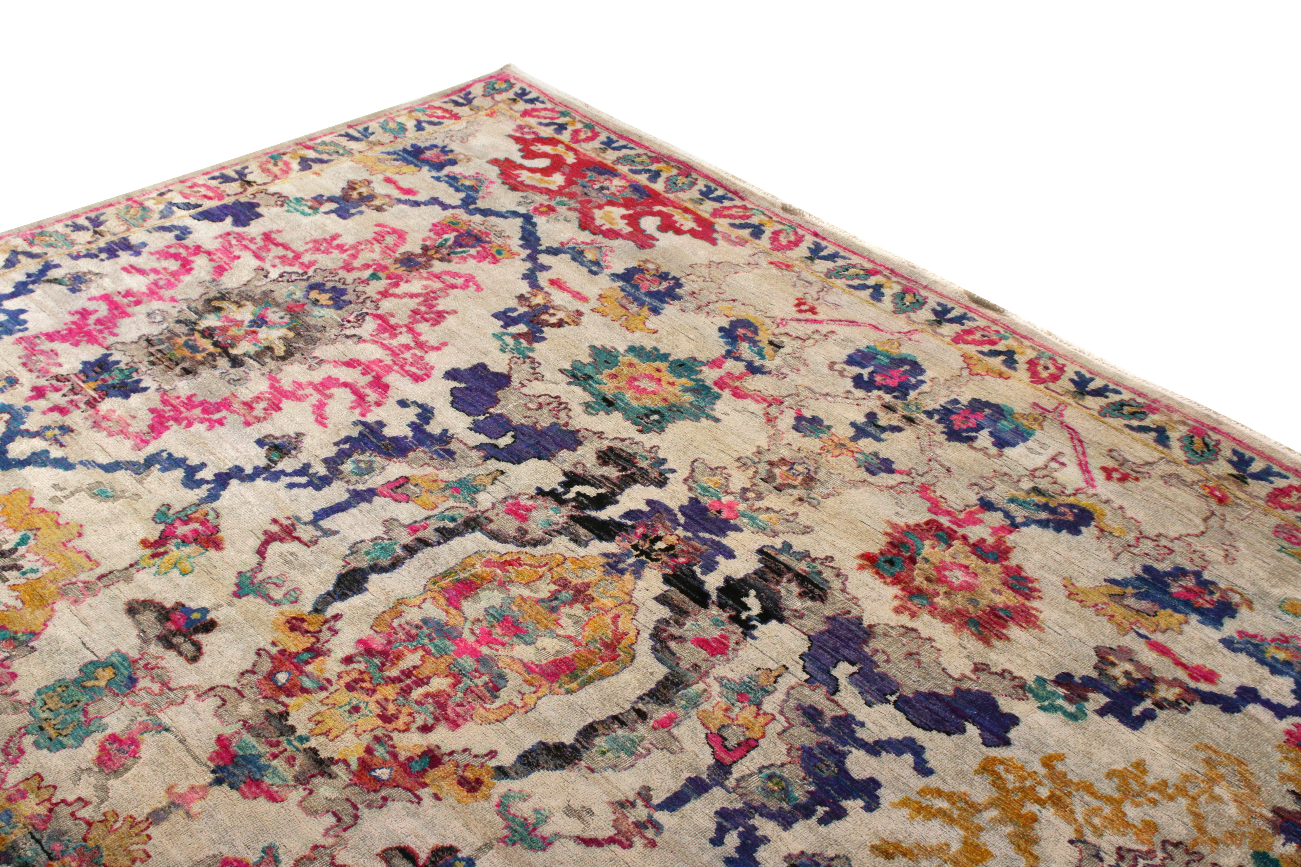 Rug & Kilim's Agra Floral Rug in Beige, Gold, Rosa Al über Blumenmuster (Moderne) im Angebot