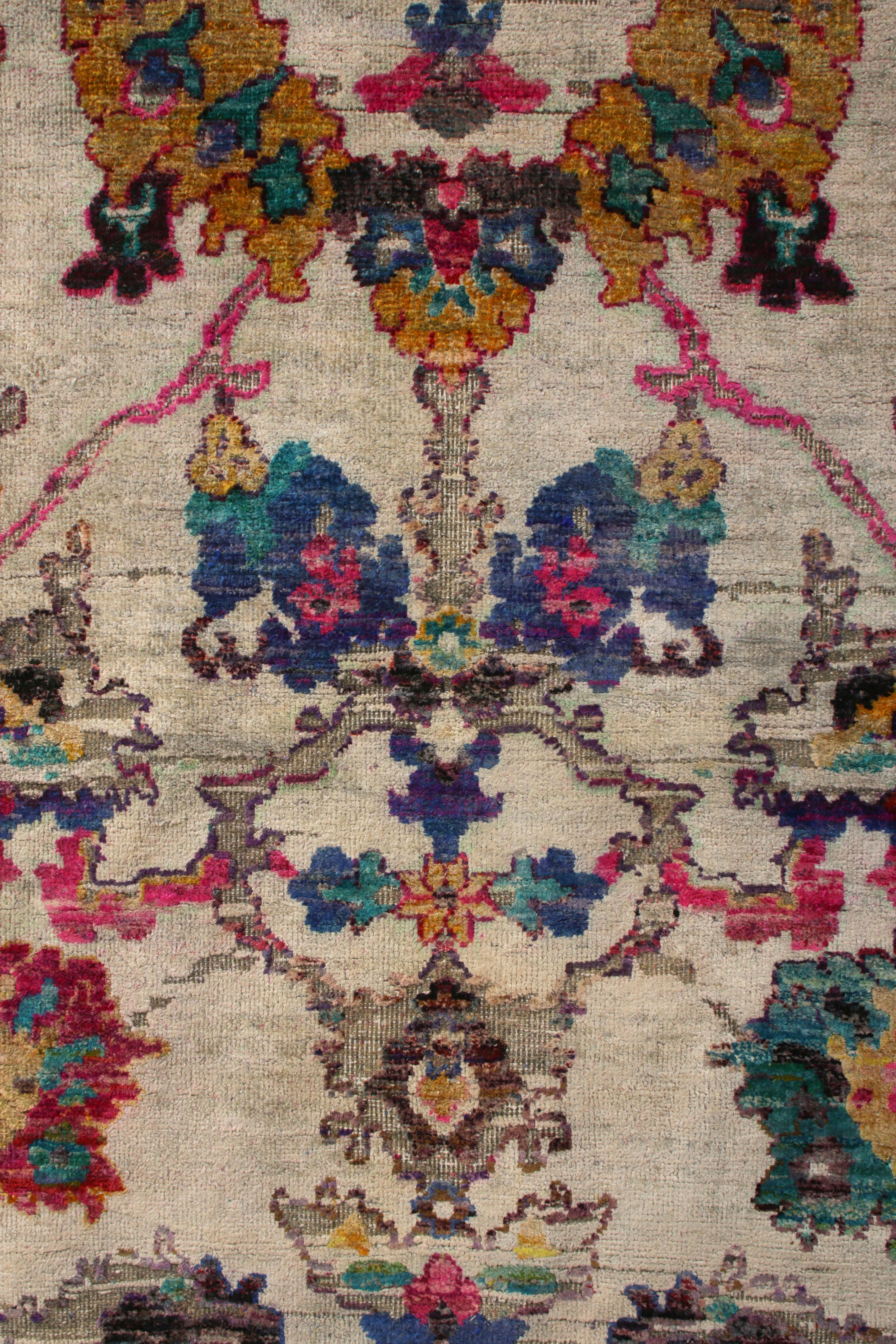 Rug & Kilim's Agra Floral Rug in Beige, Gold, Rosa Al über Blumenmuster (Handgeknüpft) im Angebot