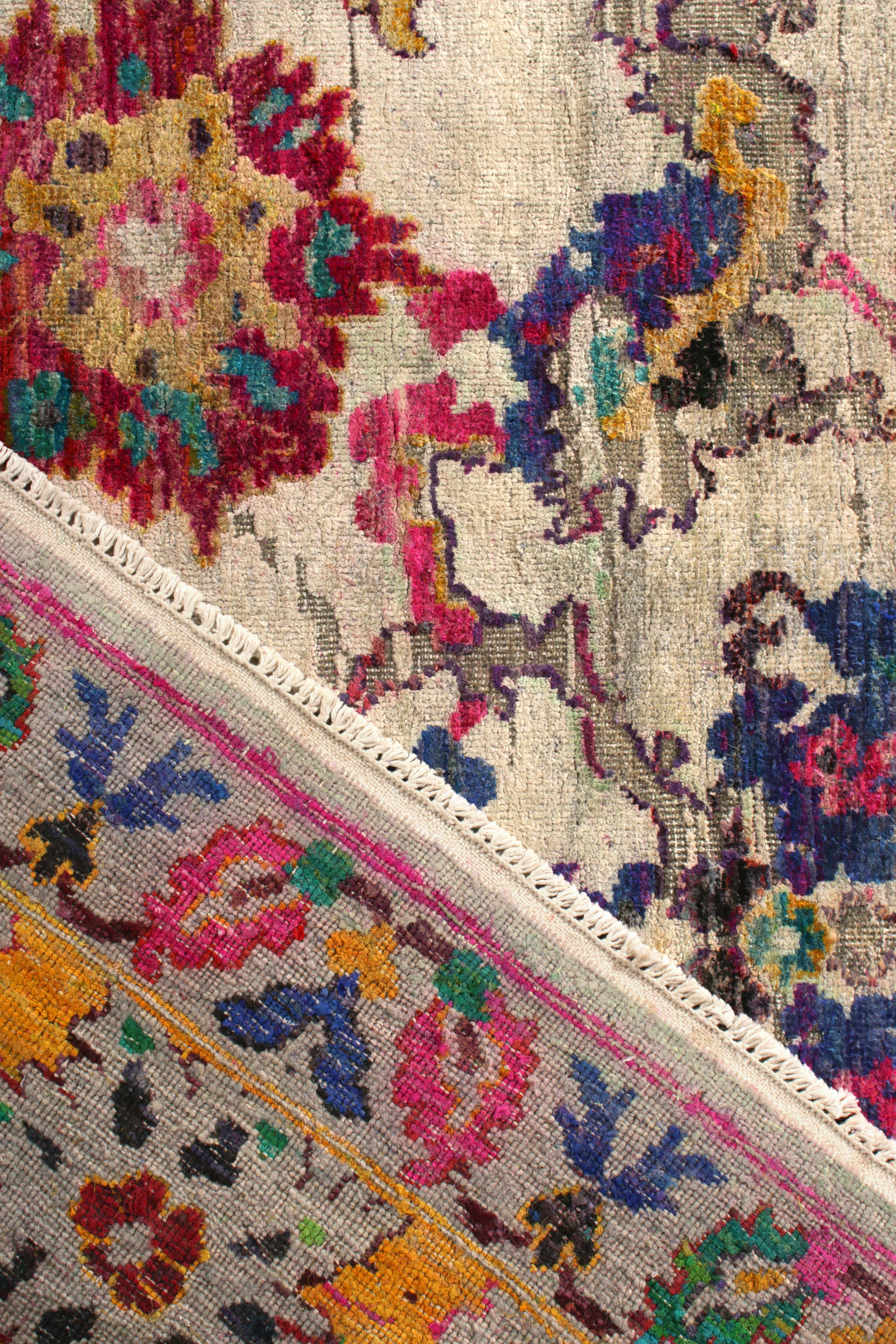 Rug & Kilim's Agra Floral Rug in Beige, Gold, Rosa Al über Blumenmuster (21. Jahrhundert und zeitgenössisch) im Angebot