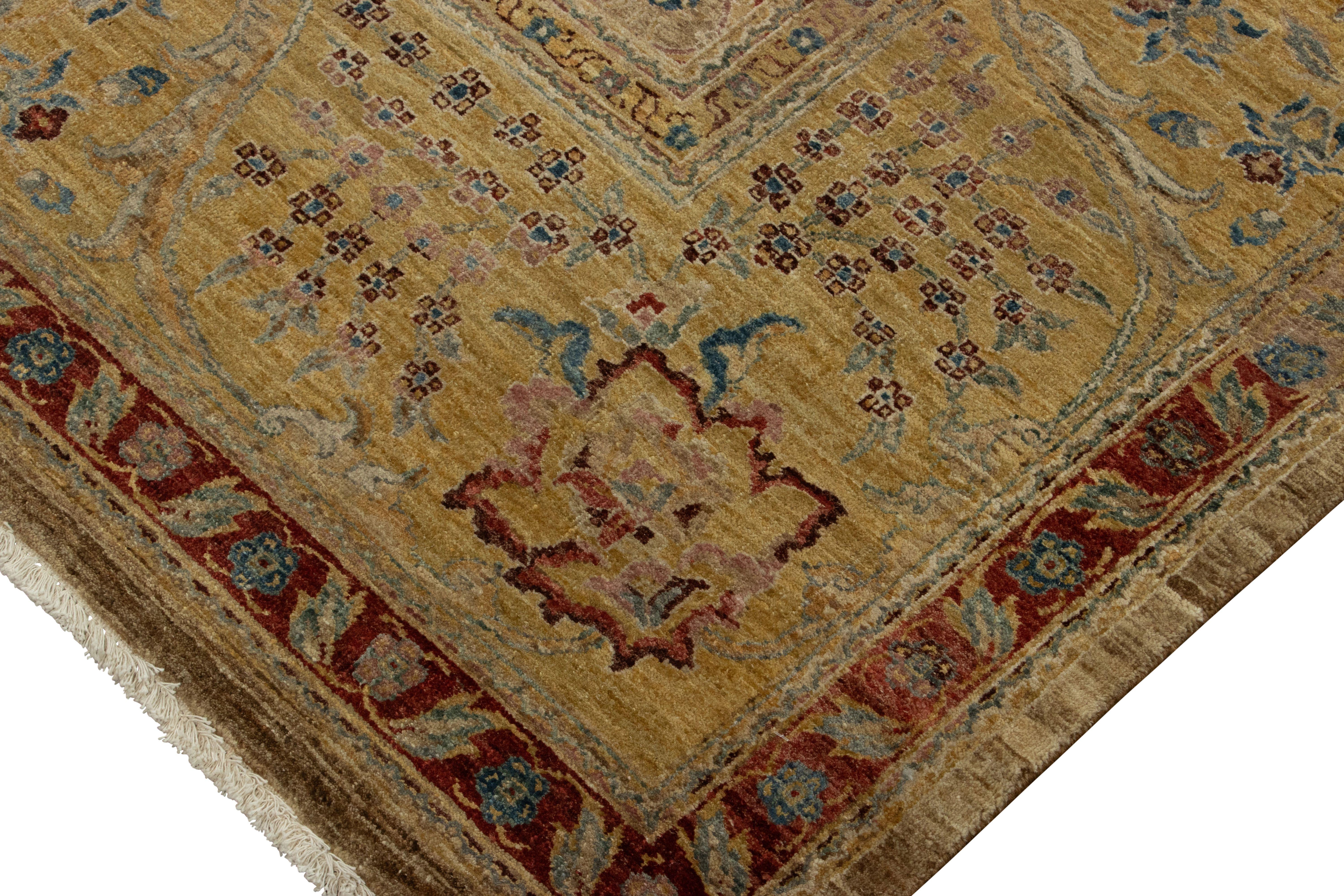 Dieser handgekn�üpfte Wollteppich im Format 10x14 wurde von antiken Agra-Teppichen inspiriert und ist die neueste Ergänzung der Modern Classics Collection'S von Rug & Kilim.

Über das Design: 

Satte Gold- und Brauntöne bilden einen königlichen