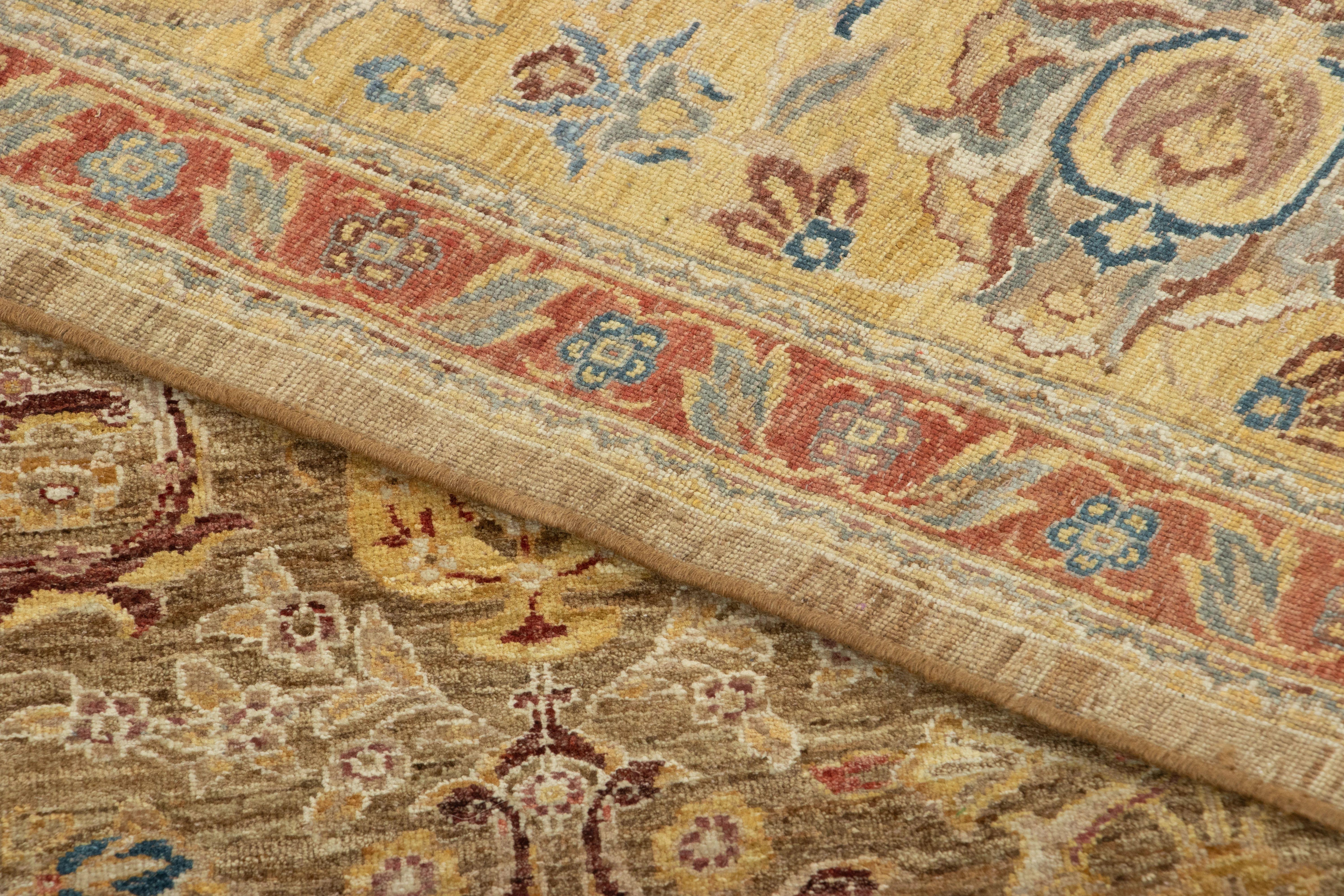 Rug & Kilim's Agra Style Orientteppich in Braun und Gold mit floralen Mustern (21. Jahrhundert und zeitgenössisch) im Angebot