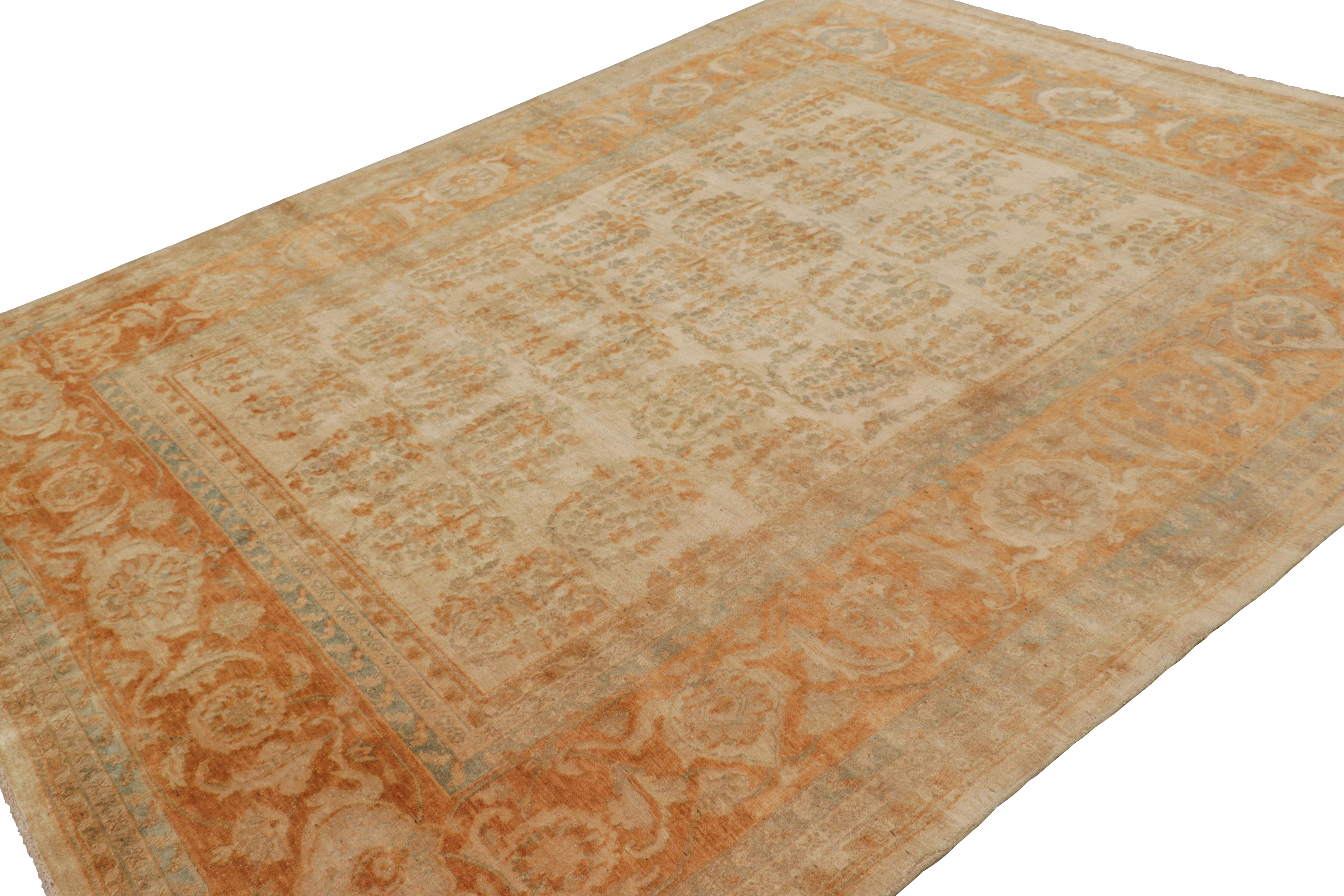 Tappeto Rug & Kilim in stile Agra in beige e ambra con motivi floreali In condizioni Nuovo in vendita a Long Island City, NY