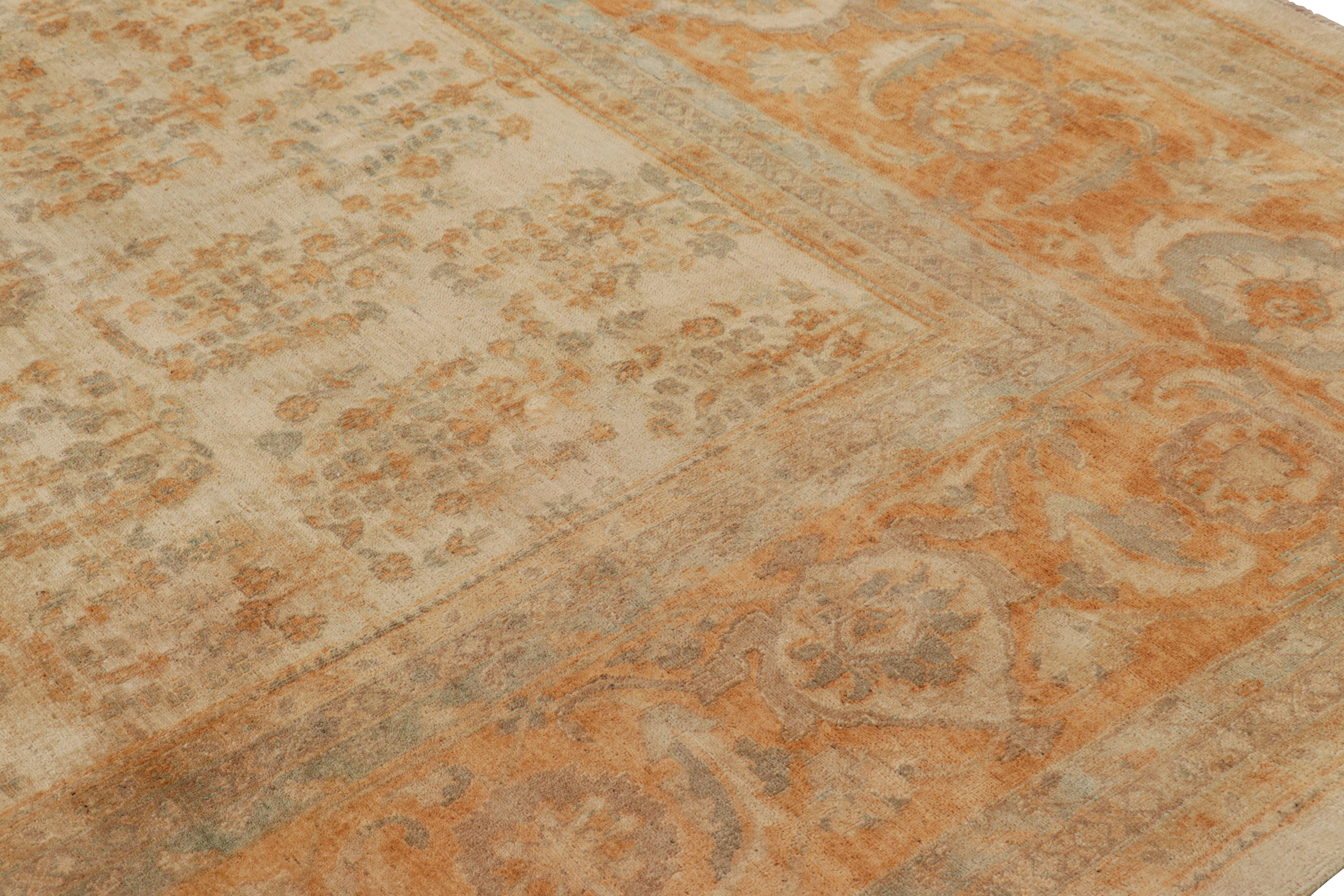 Lana Tappeto Rug & Kilim in stile Agra in beige e ambra con motivi floreali in vendita