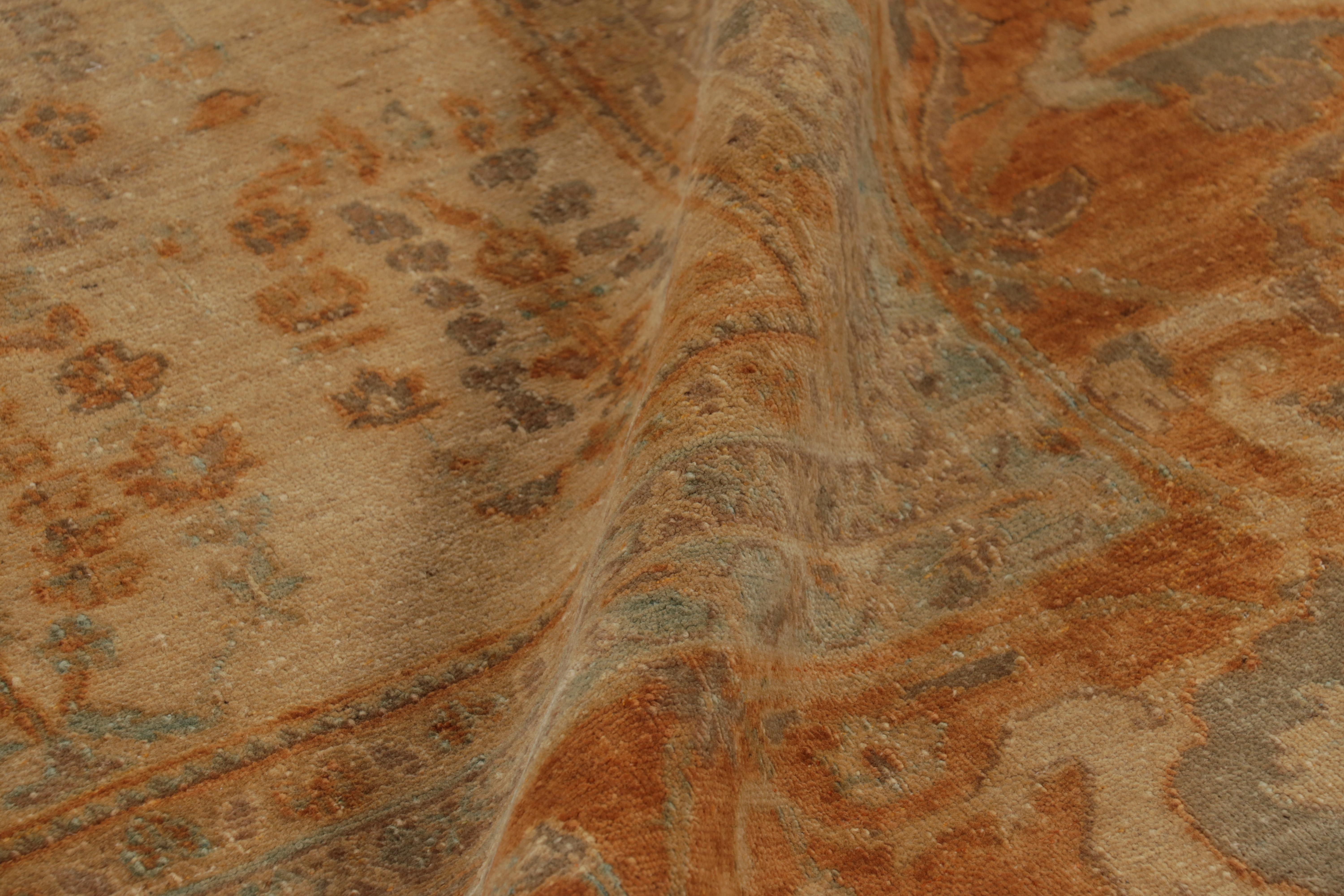 Lana Tappeto Rug & Kilim in stile Agra in beige e ambra con motivi floreali in vendita