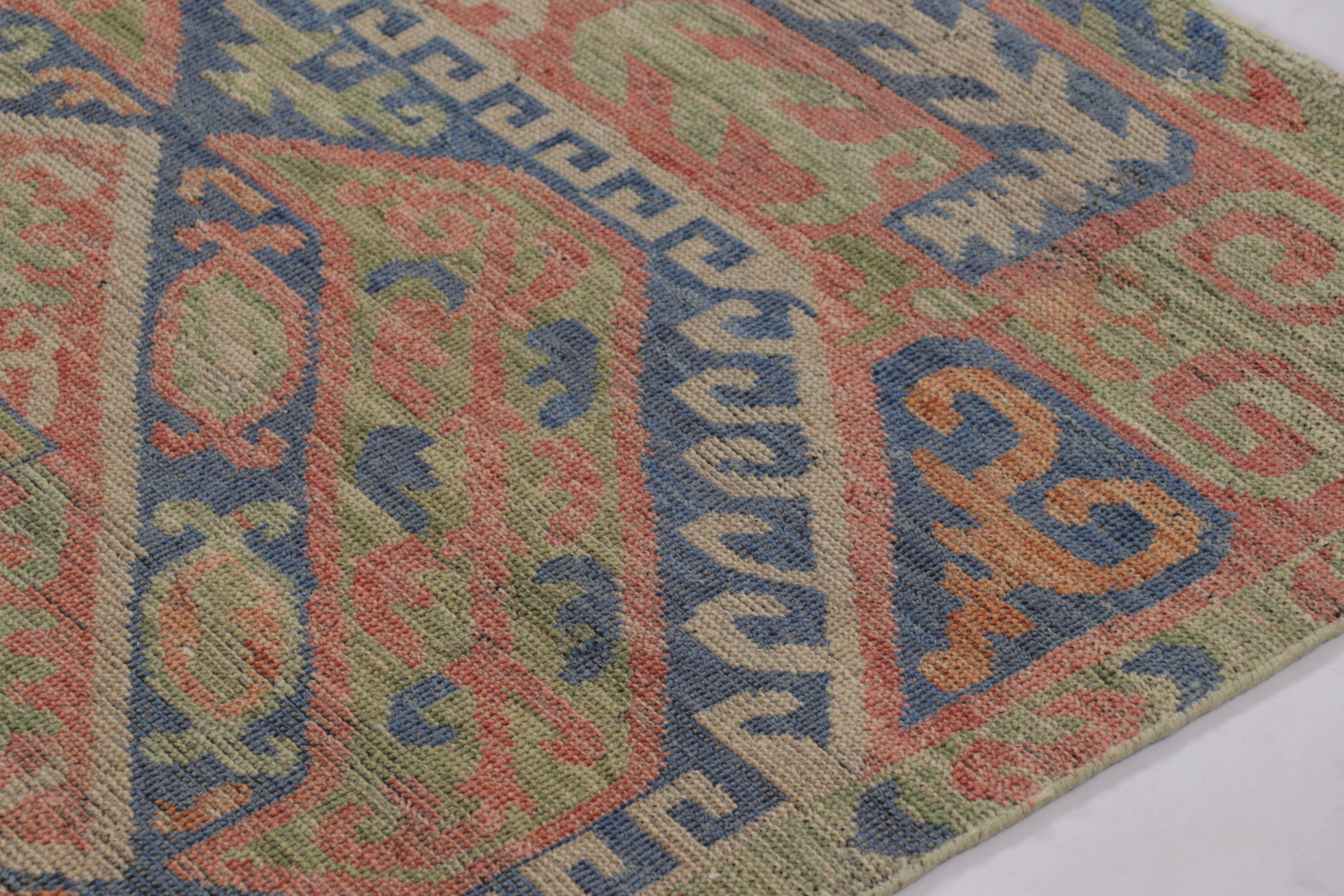 Fabricada con una duradera mezcla de lana Ghazni anudada a mano, esta preciosa alfombra de 4x5 es una nueva y excepcional incorporación a la Colección Burano de Rug & Kilim. Esta pieza está profundamente inspirada en las antiguas alfombras y tejidos