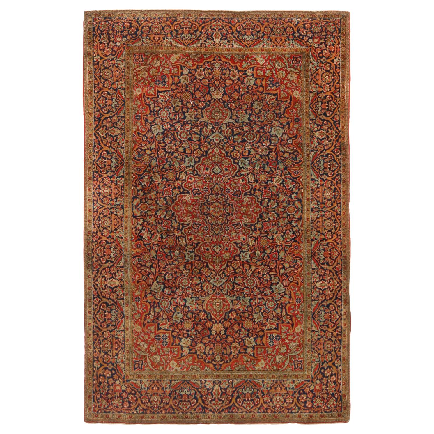 Tapis traditionnel Kashan ancien à motifs floraux rouges et bleus par Rug & Kilim