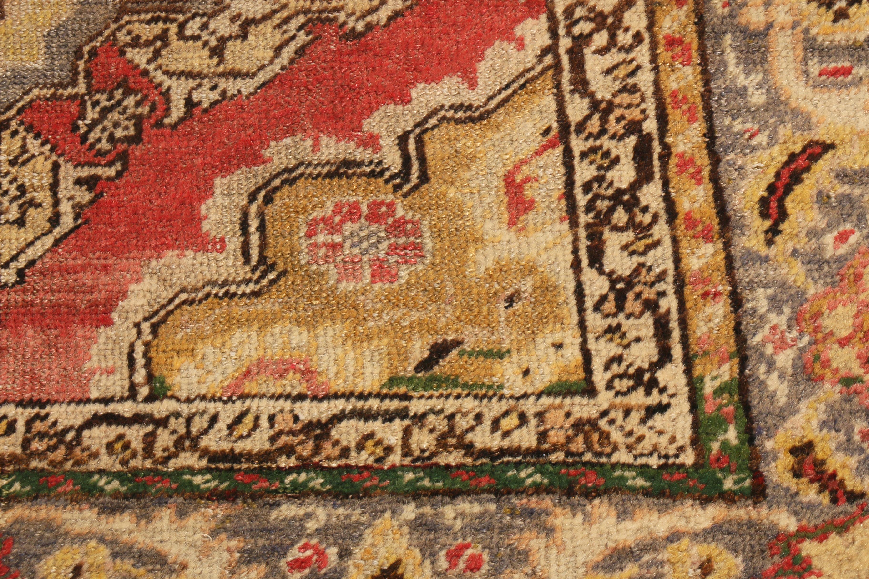 Antiker antiker Kayseri Traditioneller Teppich in Rot und Gold mit geometrischem Muster von Teppich & Kelim (Handgeknüpft) im Angebot