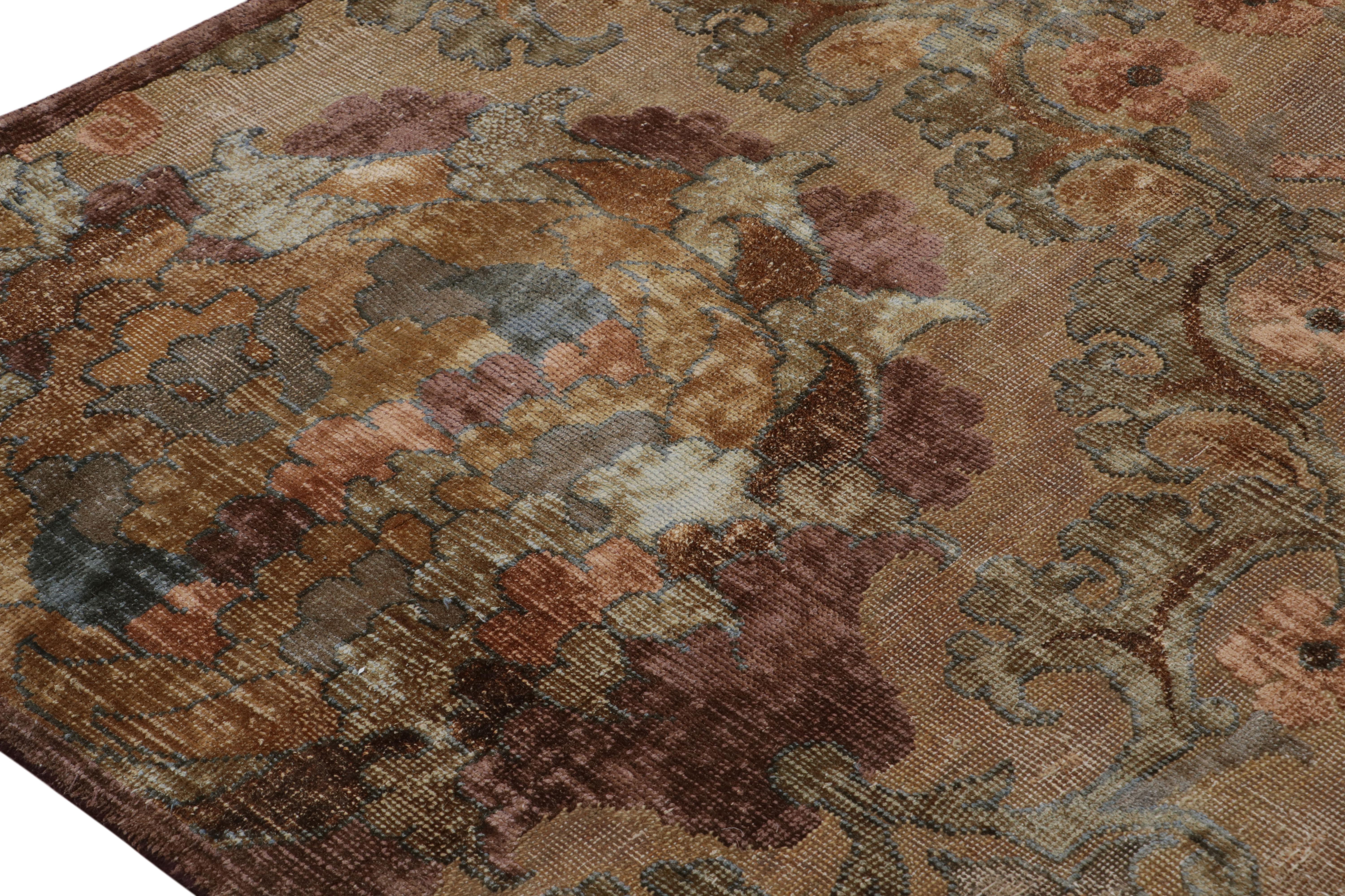 Indien Rug & Kilim's Antique Ottoman rug in Camel and Golden Brown Tones (tapis ottoman ancien dans les tons de chameau et de brun doré) en vente