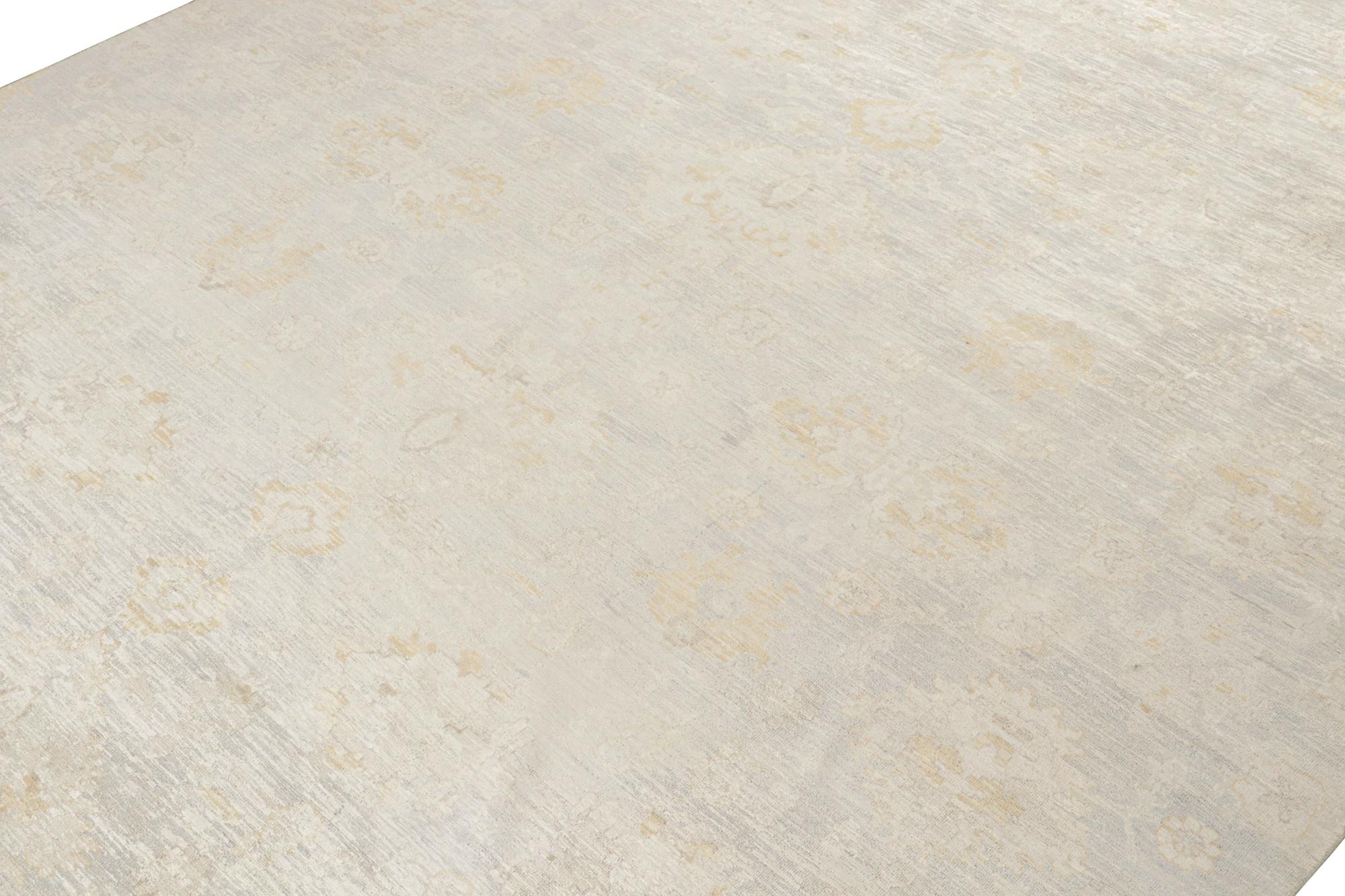 Der jüngste Neuzugang in der Modern Classics Collection'S von Rug & Kilim ist dieser 12x15 große Teppich, der klassischen Stil und elegante moderne Ästhetik vereint.

Weiter zum Design:

Dieser Teppich gehört zu einer neuen Linie dieser Kollektion,