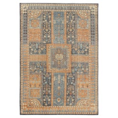 Rug & Kilim è un tappeto antico in stile persiano con motivi blu e oro.