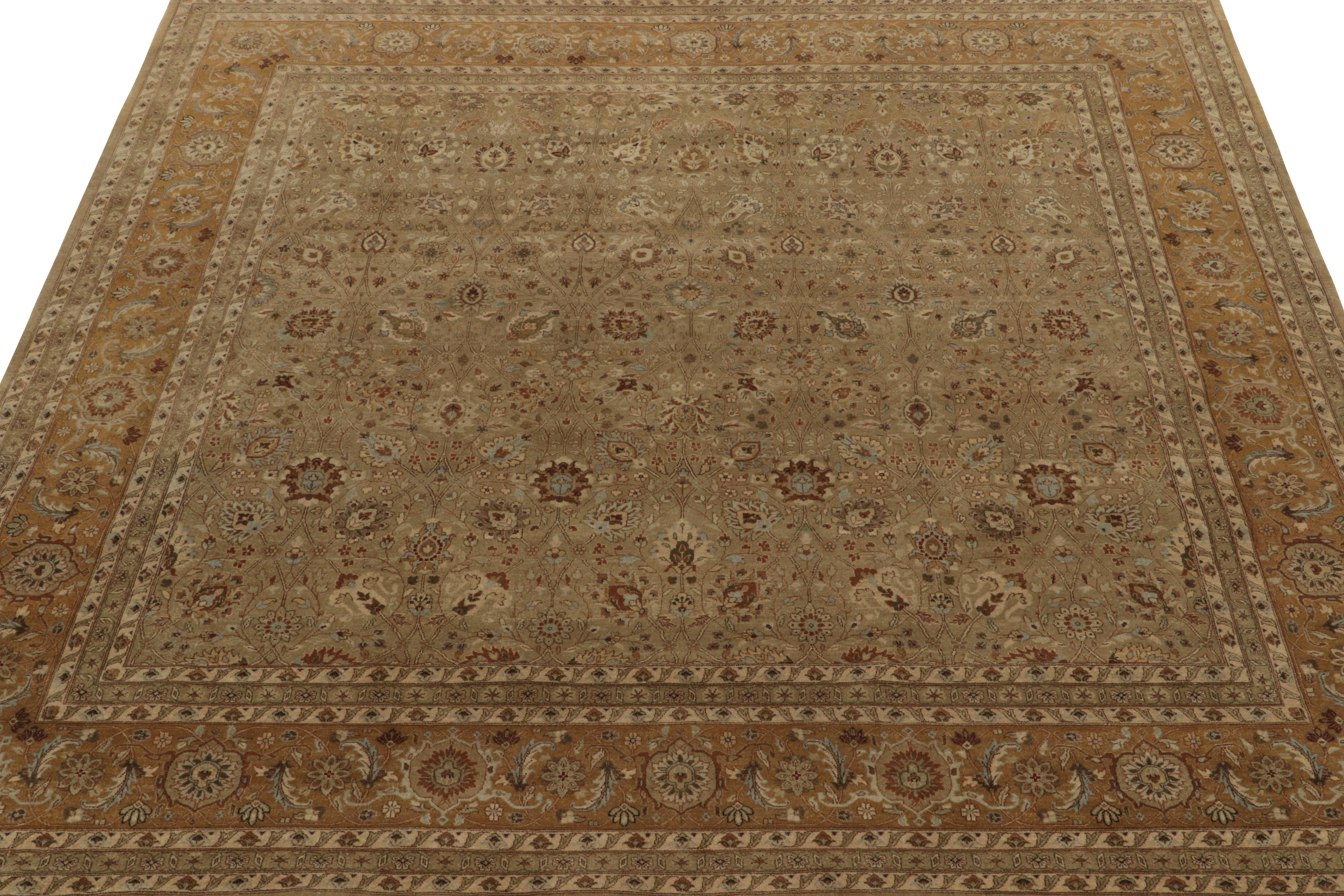 Indien Rug & Kilim's Antique Persian style Square rug in Beige-Brown Floral Patterns (tapis carré ancien de style persan à motifs floraux beige et marron) en vente