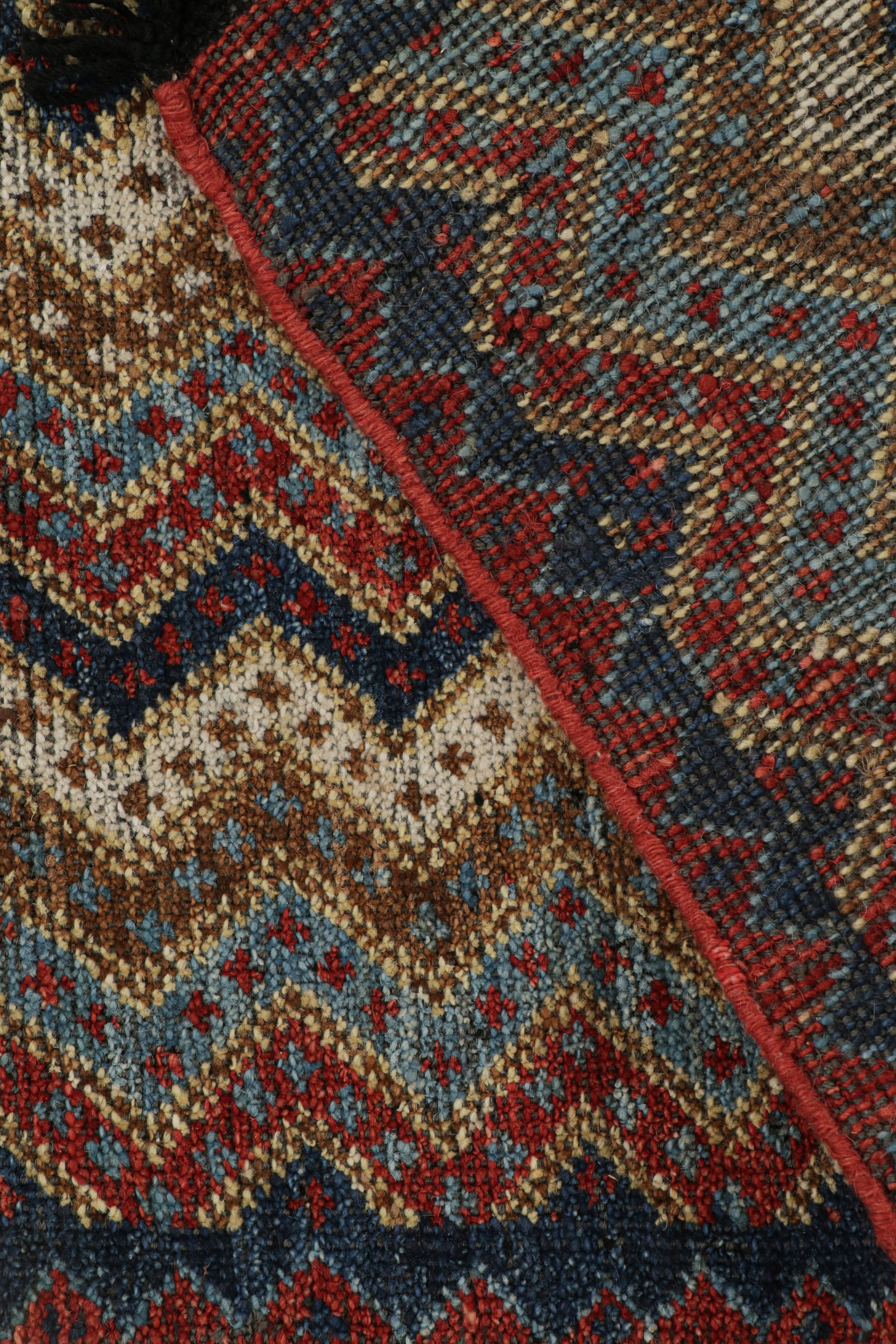 XXIe siècle et contemporain Rug & Kilim's Antique Tribal Style Rug in Red, Blue and Beige-Brown Chevrons (Tapis ancien de style tribal à chevrons rouges, bleus et beige-brun) en vente