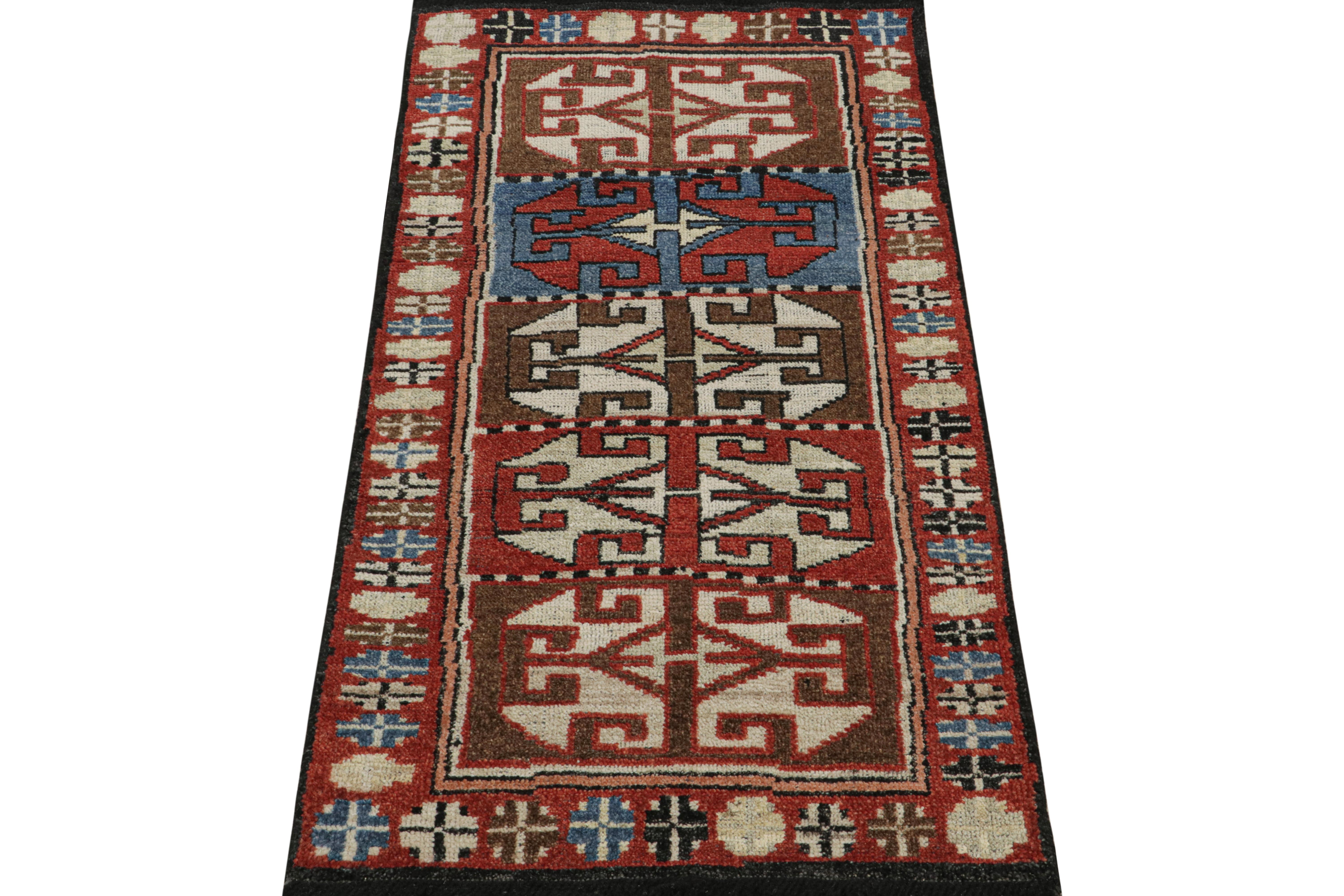 Indien Rug & Kilim's Antique Tribal Style rug in Red, Blue & Brown Patterns (tapis ancien de style tribal à motifs rouges, bleus et bruns) en vente