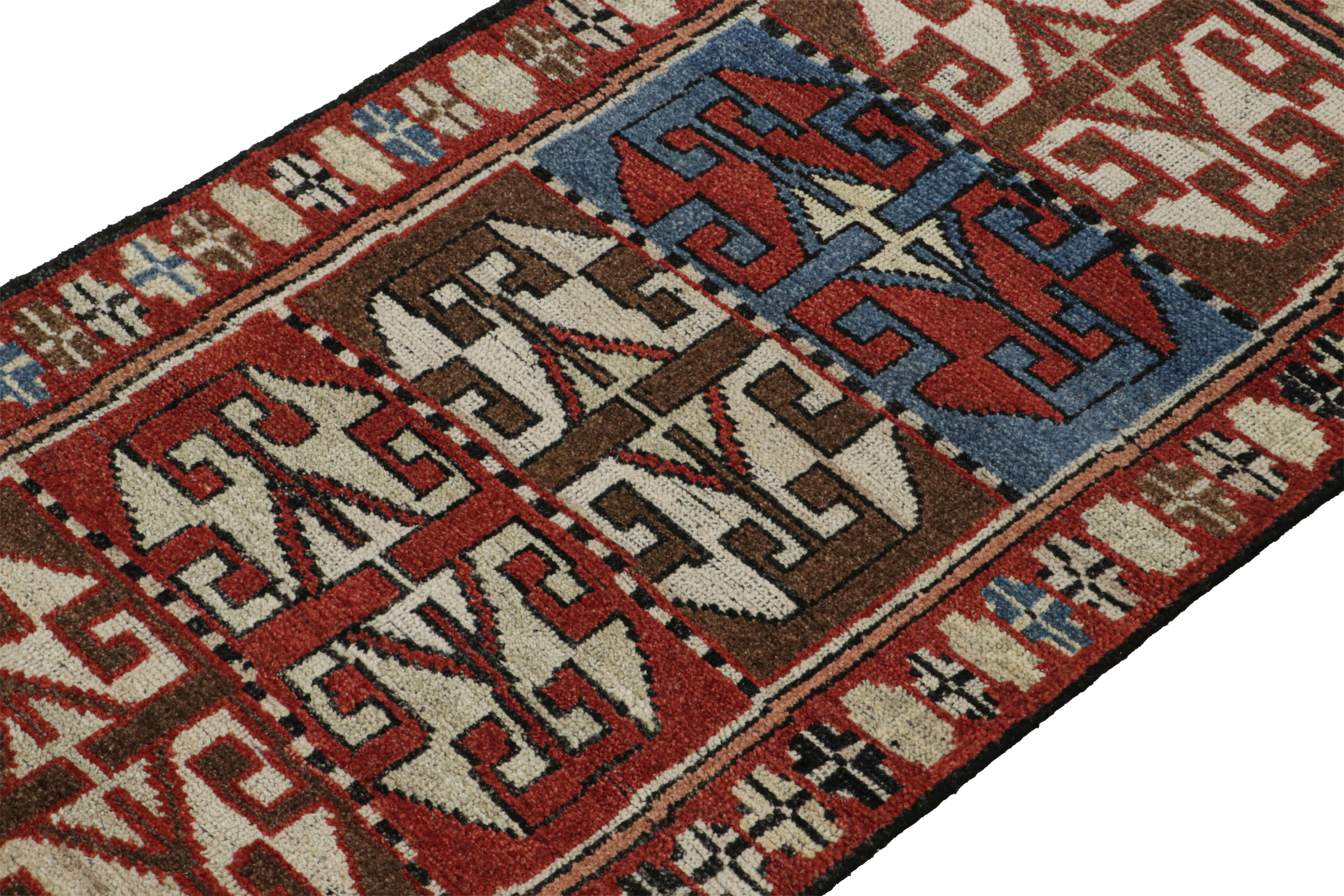 Noué à la main Rug & Kilim's Antique Tribal Style rug in Red, Blue & Brown Patterns (tapis ancien de style tribal à motifs rouges, bleus et bruns) en vente